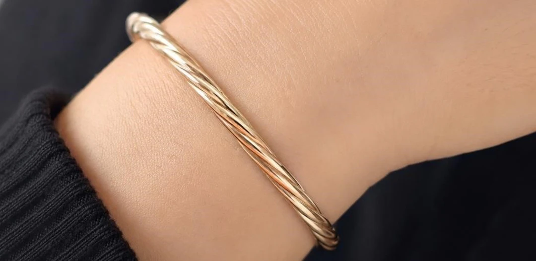 $2250, 10k(3.16g), bangle, retail value $2250