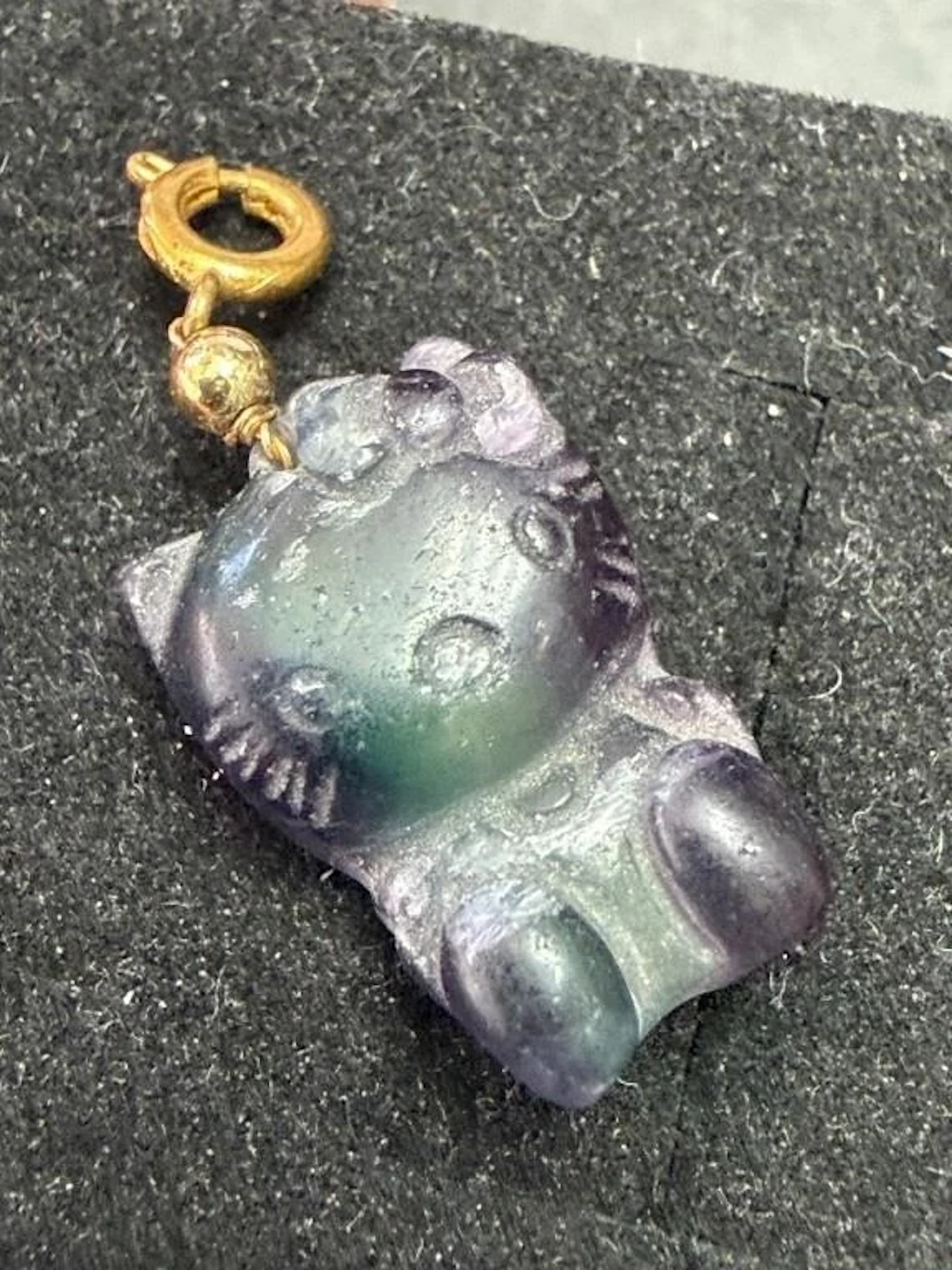 $30, .(4.5g), fluorite.pendant, retail value $30