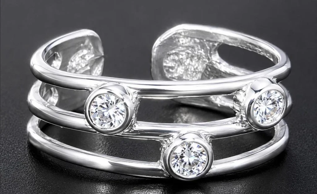 $700, 10k(1g), cz baby/toe ring, retail value $70