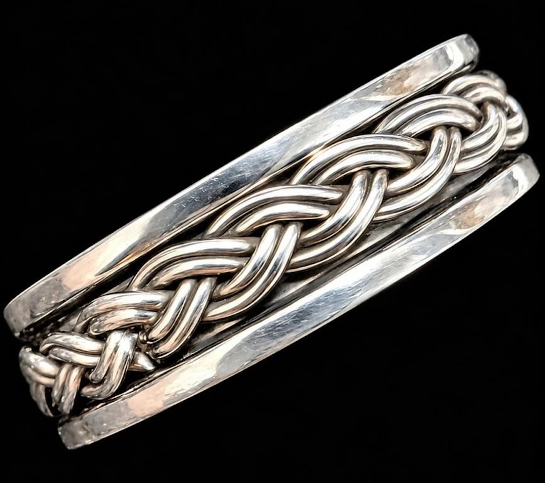 $140, silver(4.8g), band ring, retail value $140