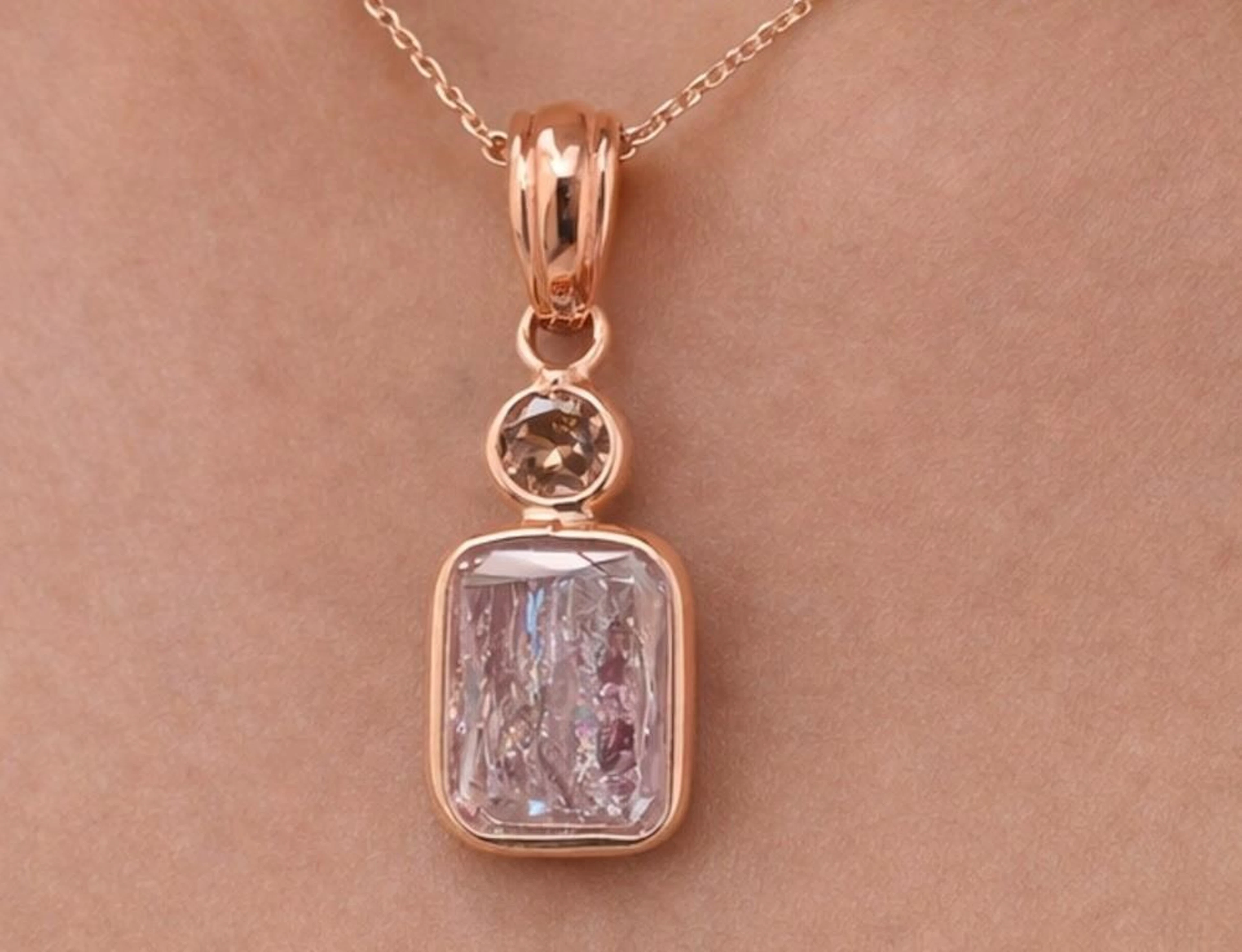 $3290, 18k(0.59g), natural pink diamond (1.01+0.12