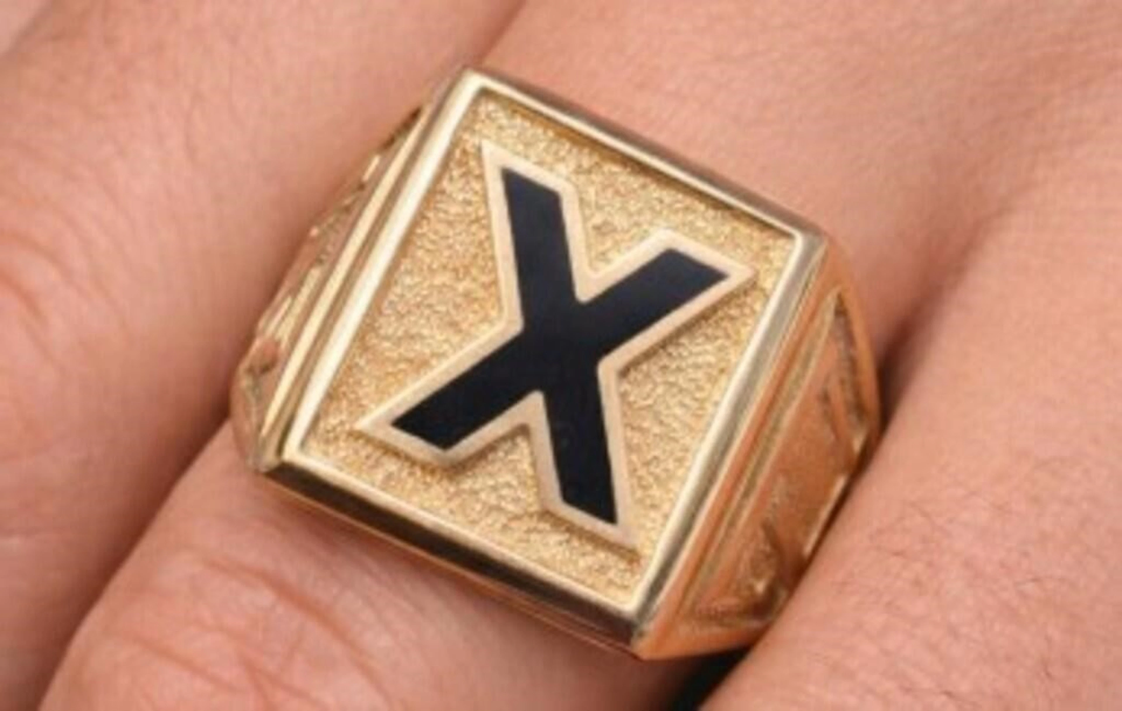 $3300, 10K(7.74g), RING, size 7.75, retail value $