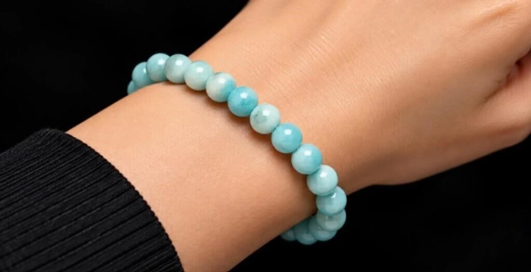 $80, amazonite 4-4.5mmbracelet flexible, retail va