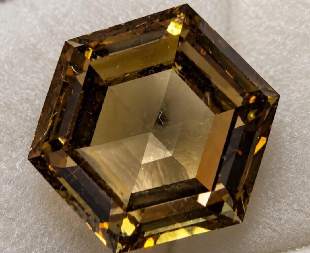 $3000, Lab-grown diamond (3ct)gemstone, retail val