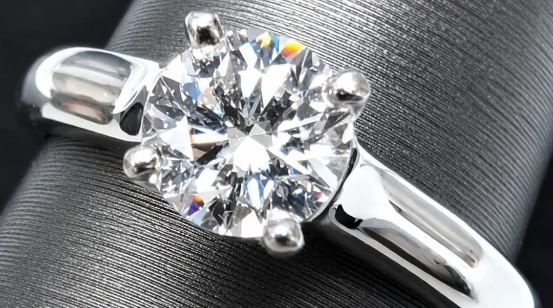 $3345, 18k(3.37g), lab diamond (0.6ct)ring, size 5