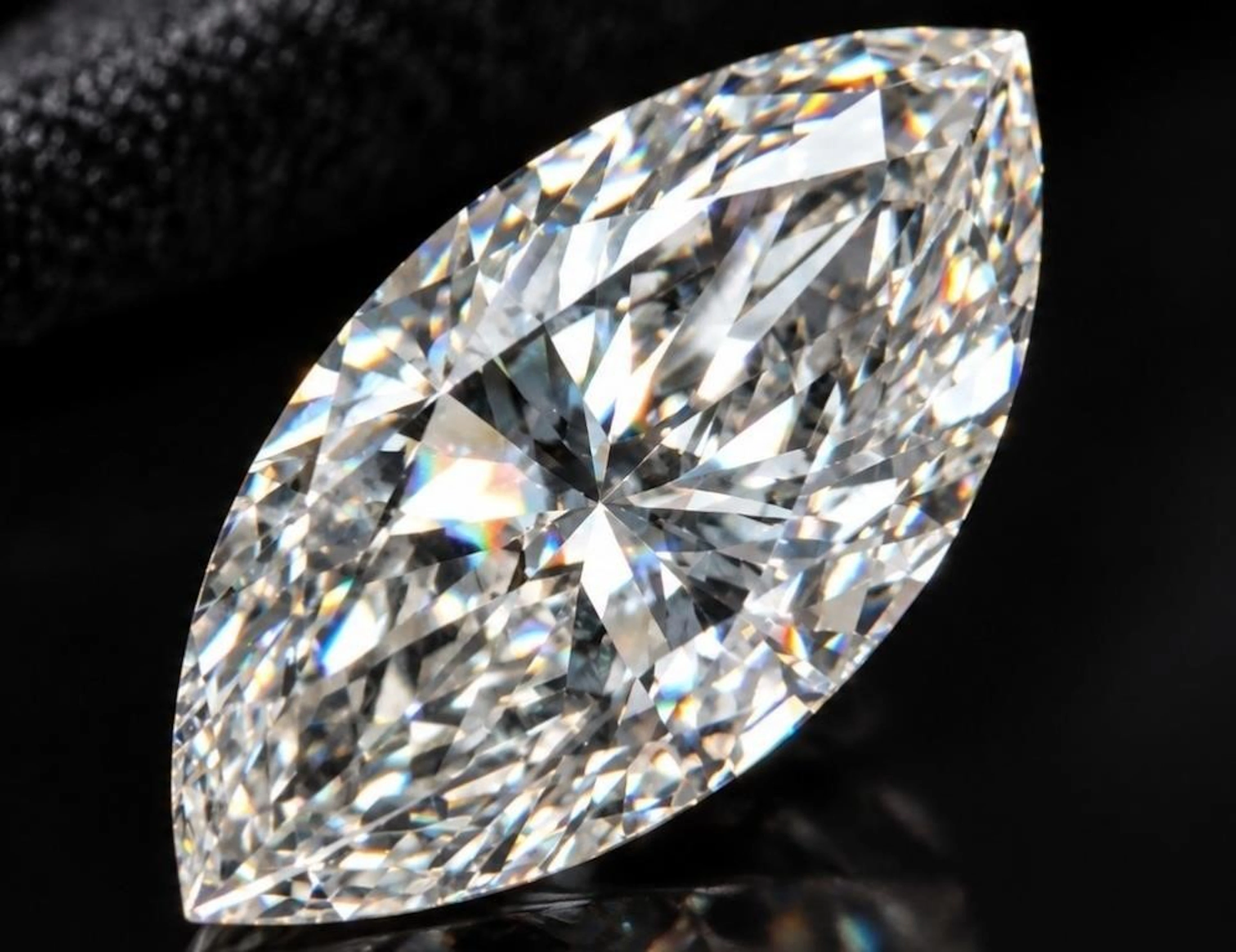 $3600, Lab-grown diamond (2.9ct)gemstone, retail v