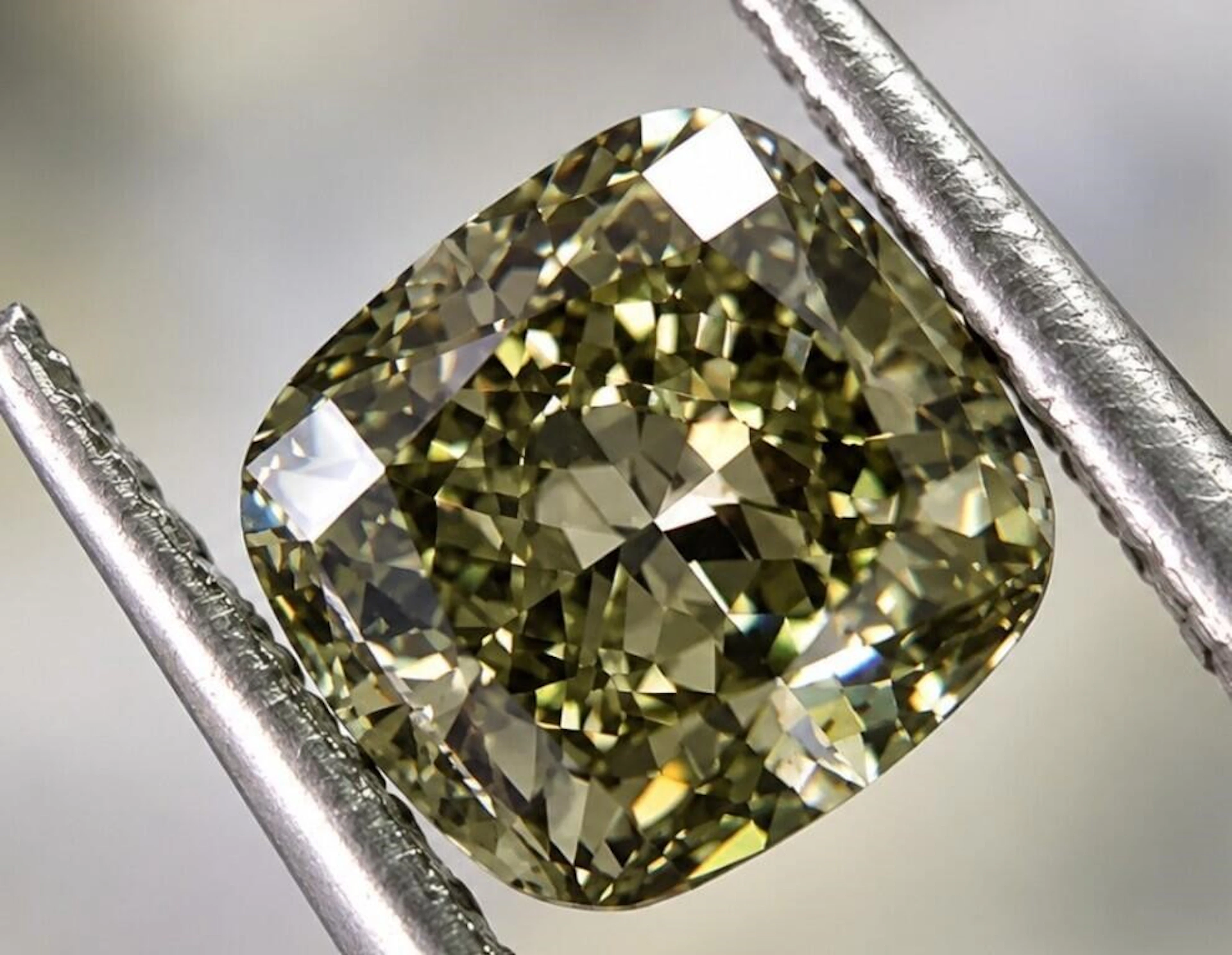 $2027 GIA Certified, natural diamond 0.29ct.CUSHIO