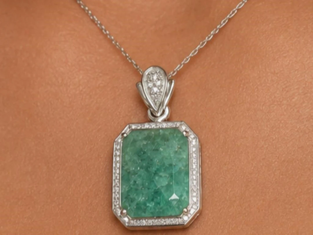 $140, Silver(5.15g), Dyed emerald&Topaz (9.6ct)Pen