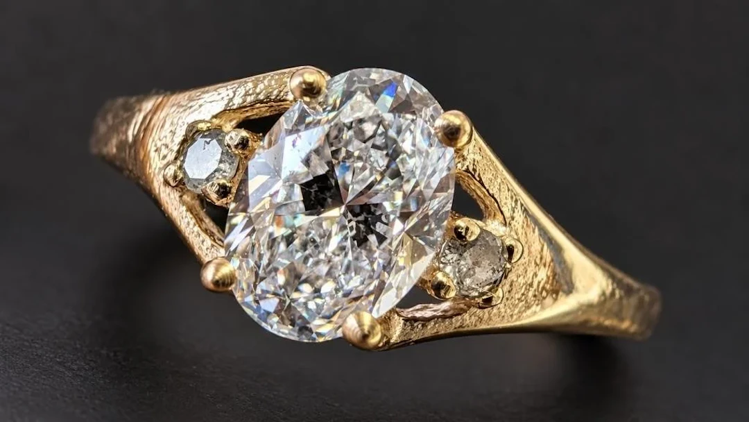 $2600, 10k(1.41g), lab diamond (0.6ct), diamond (0