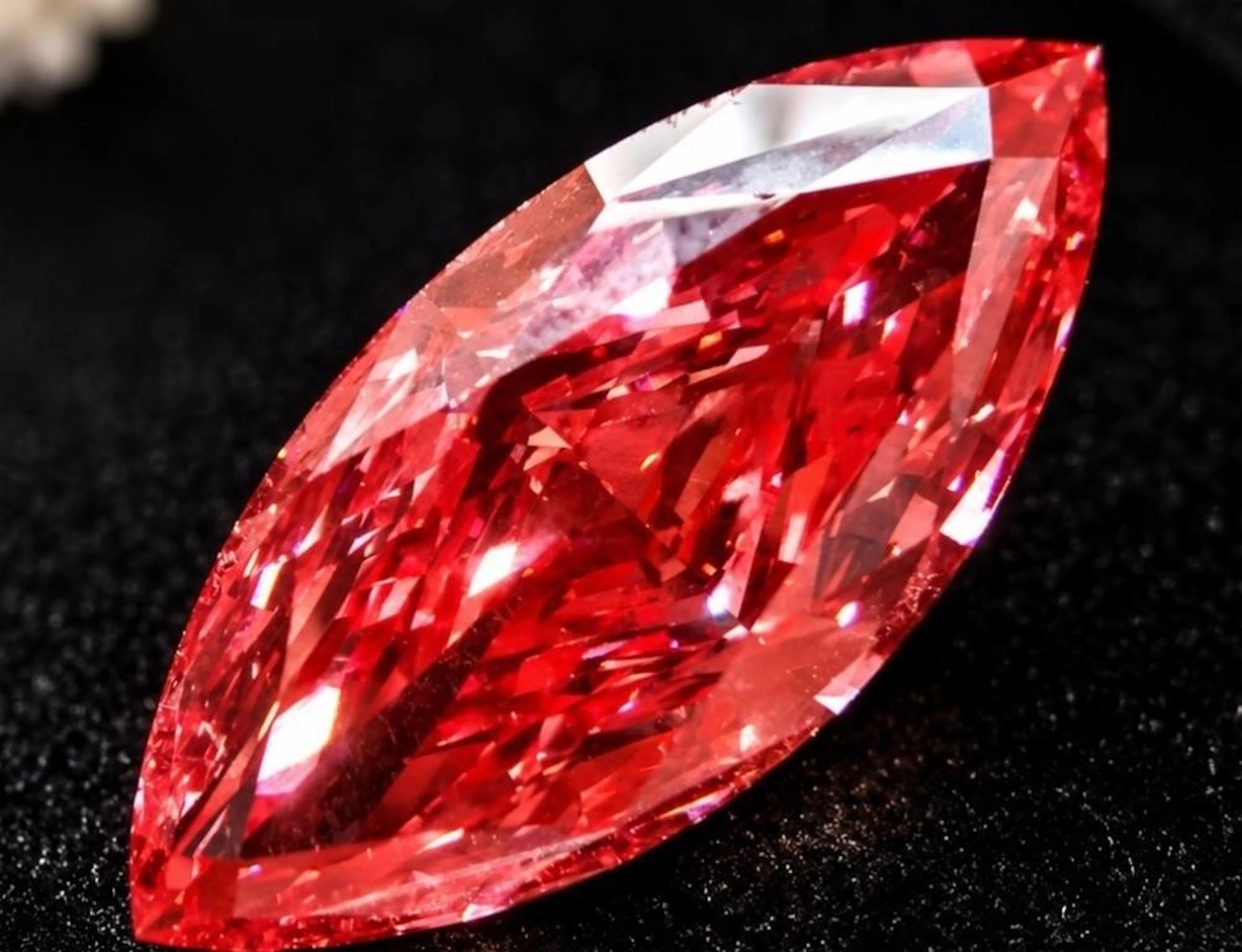 $12000, Lab-grown diamond (8.2ct)gemstone, retail