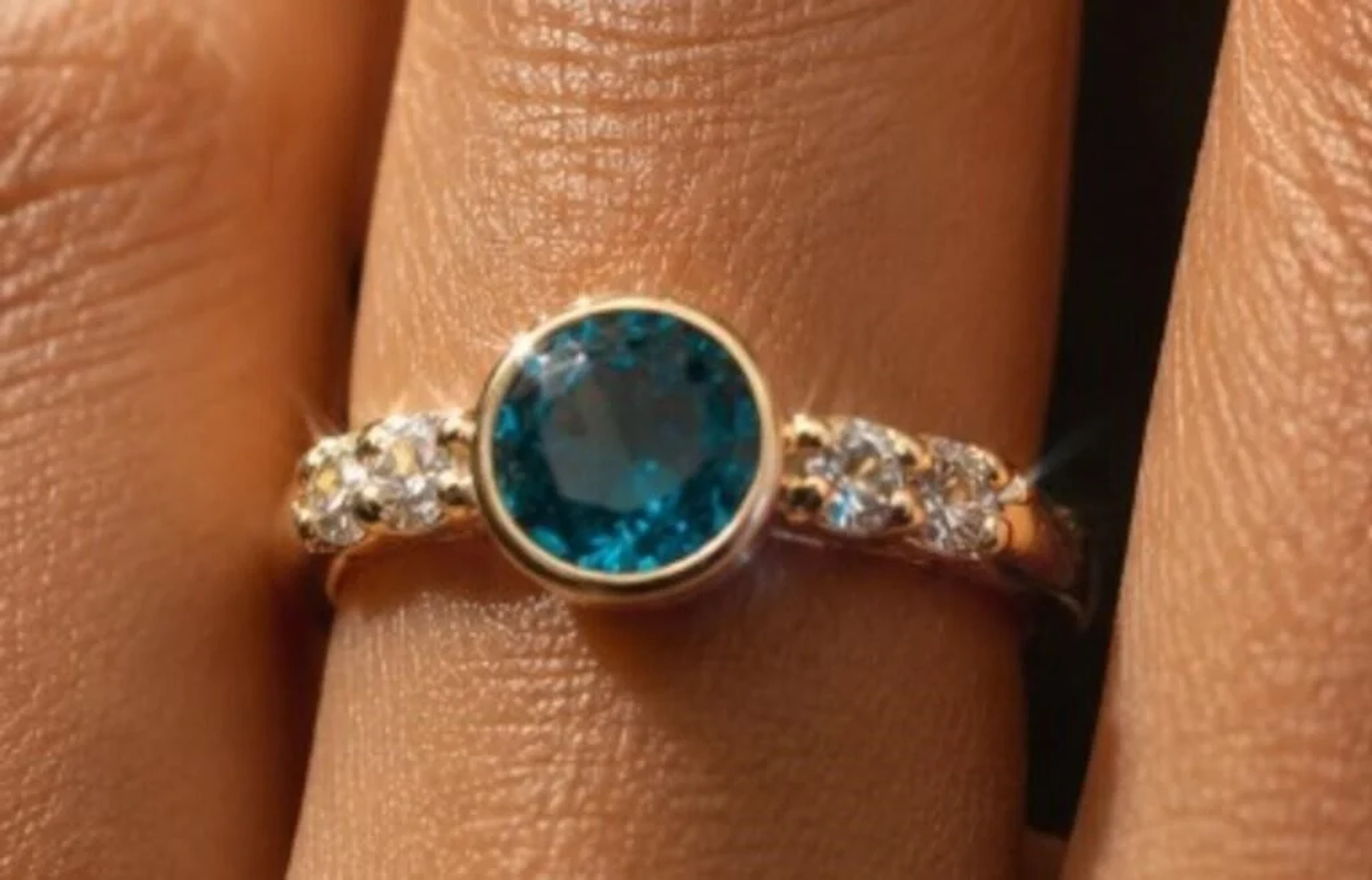 $2600, 10k(1.3g), lab diamond (0.35ct), lab diamon