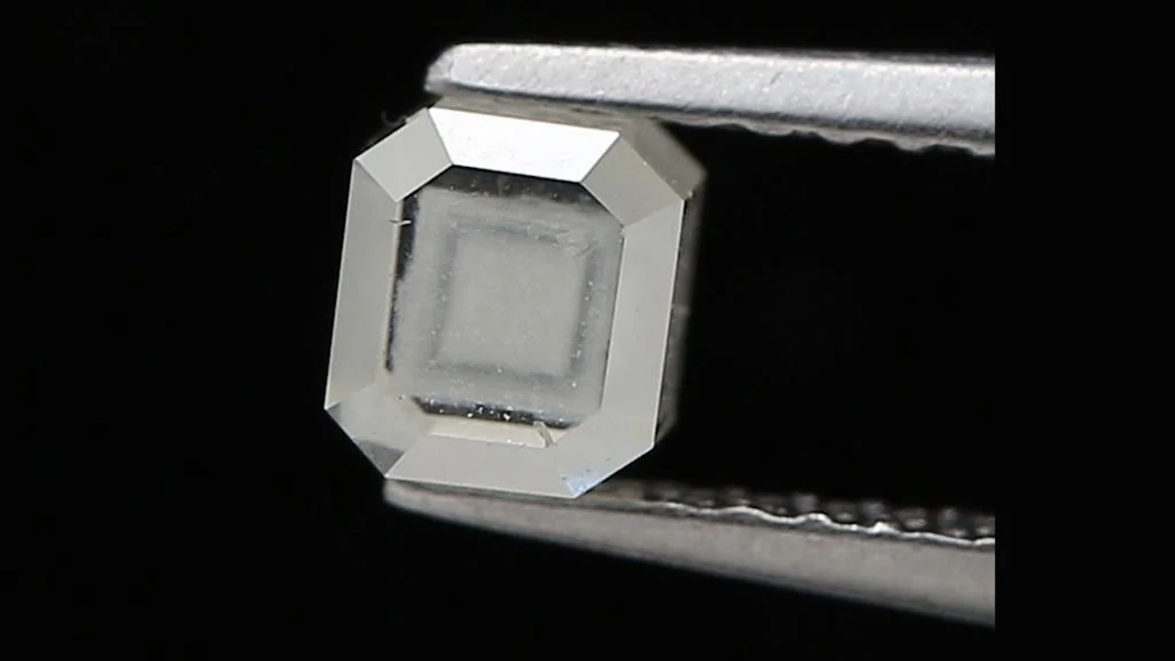 GIA Certified, natural diamond 0.98ct.Facete