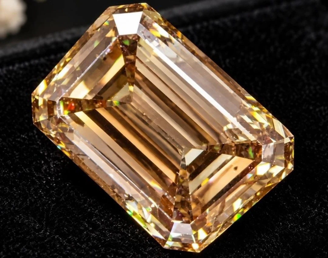 $26000, Lab-grown diamond (13ct)gemstone, retail v