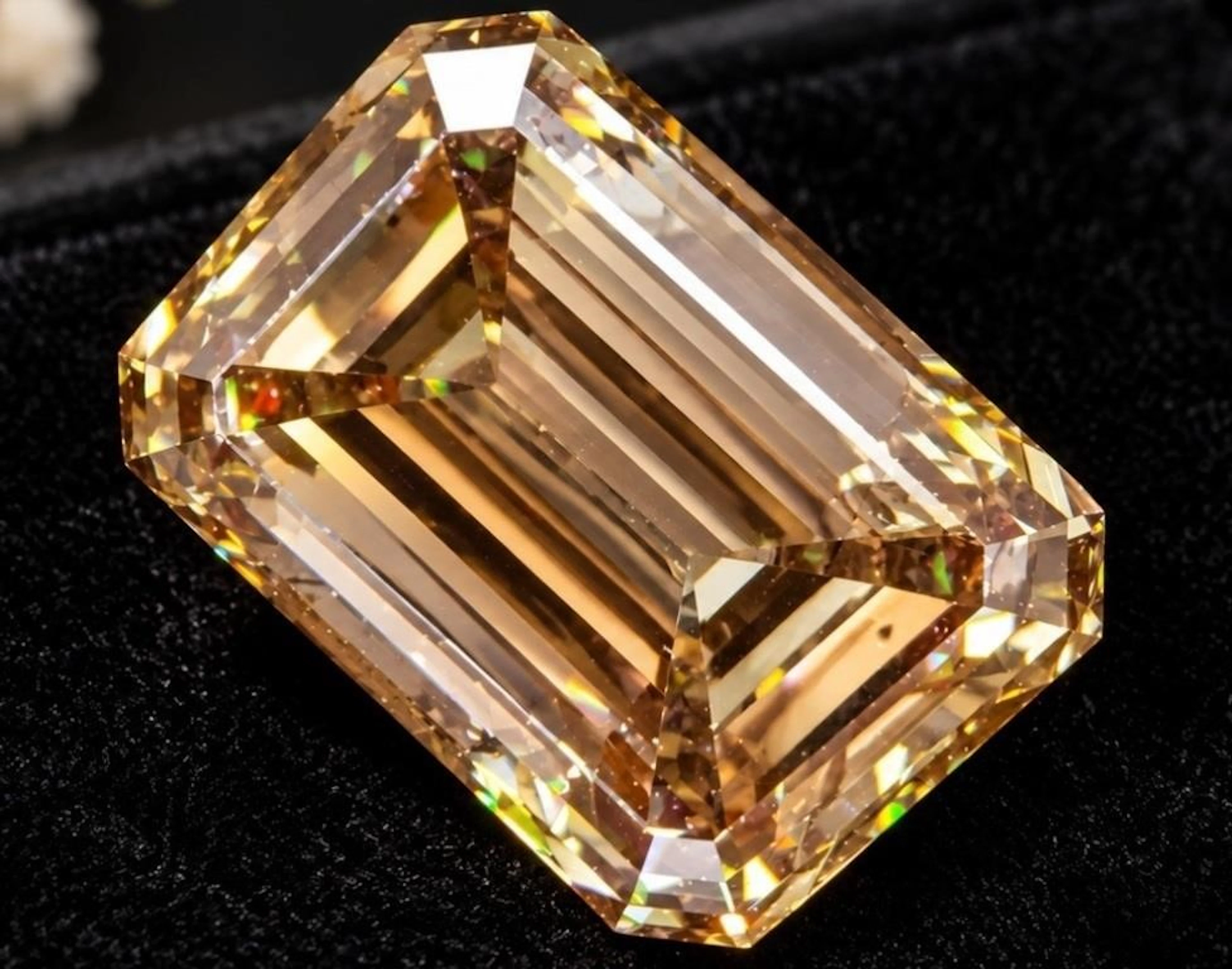 $26000, Lab-grown diamond (13ct)gemstone, retail v