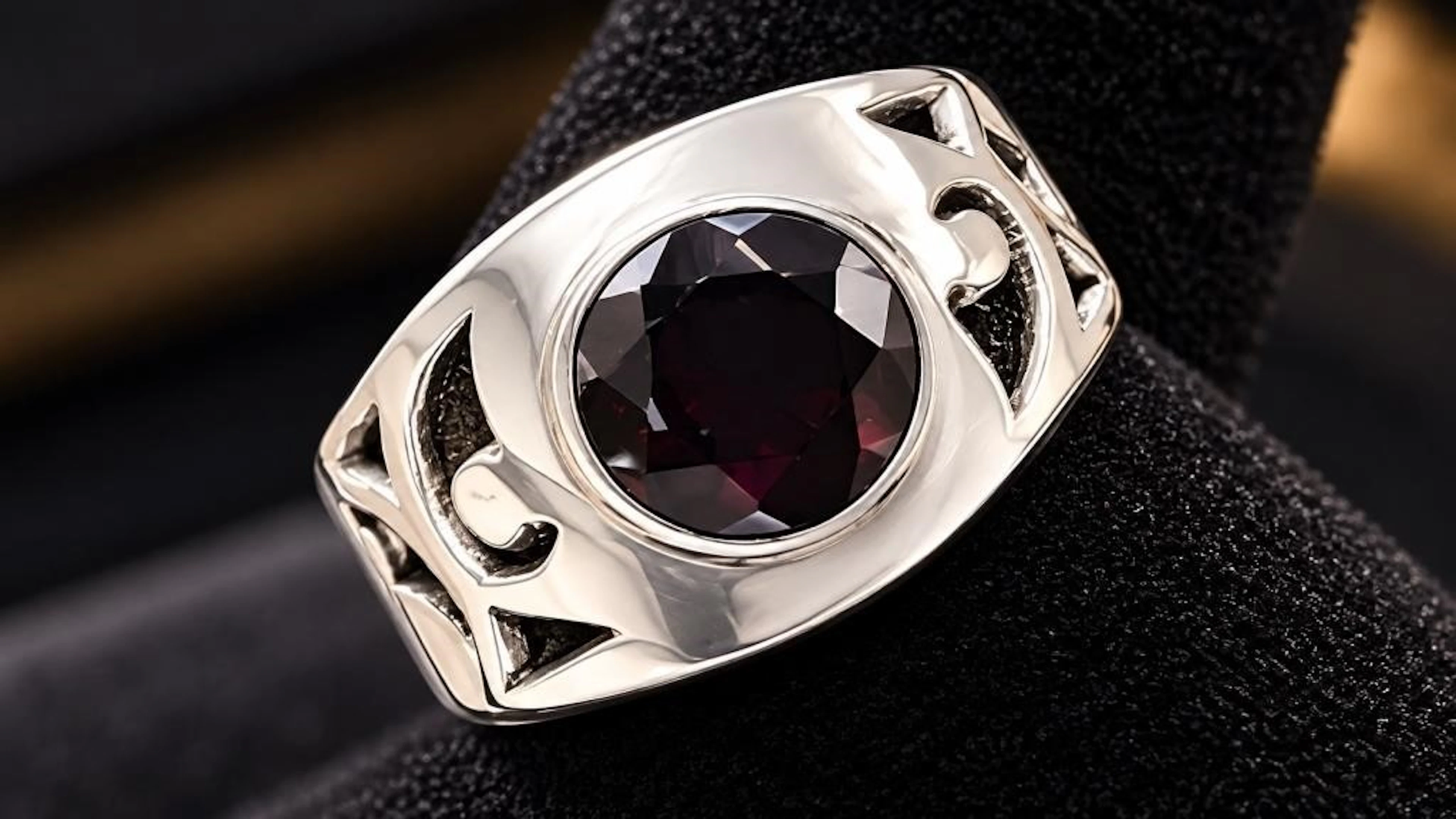 $85, Silver(3.33g), Black onyxRing, size 7, apprai