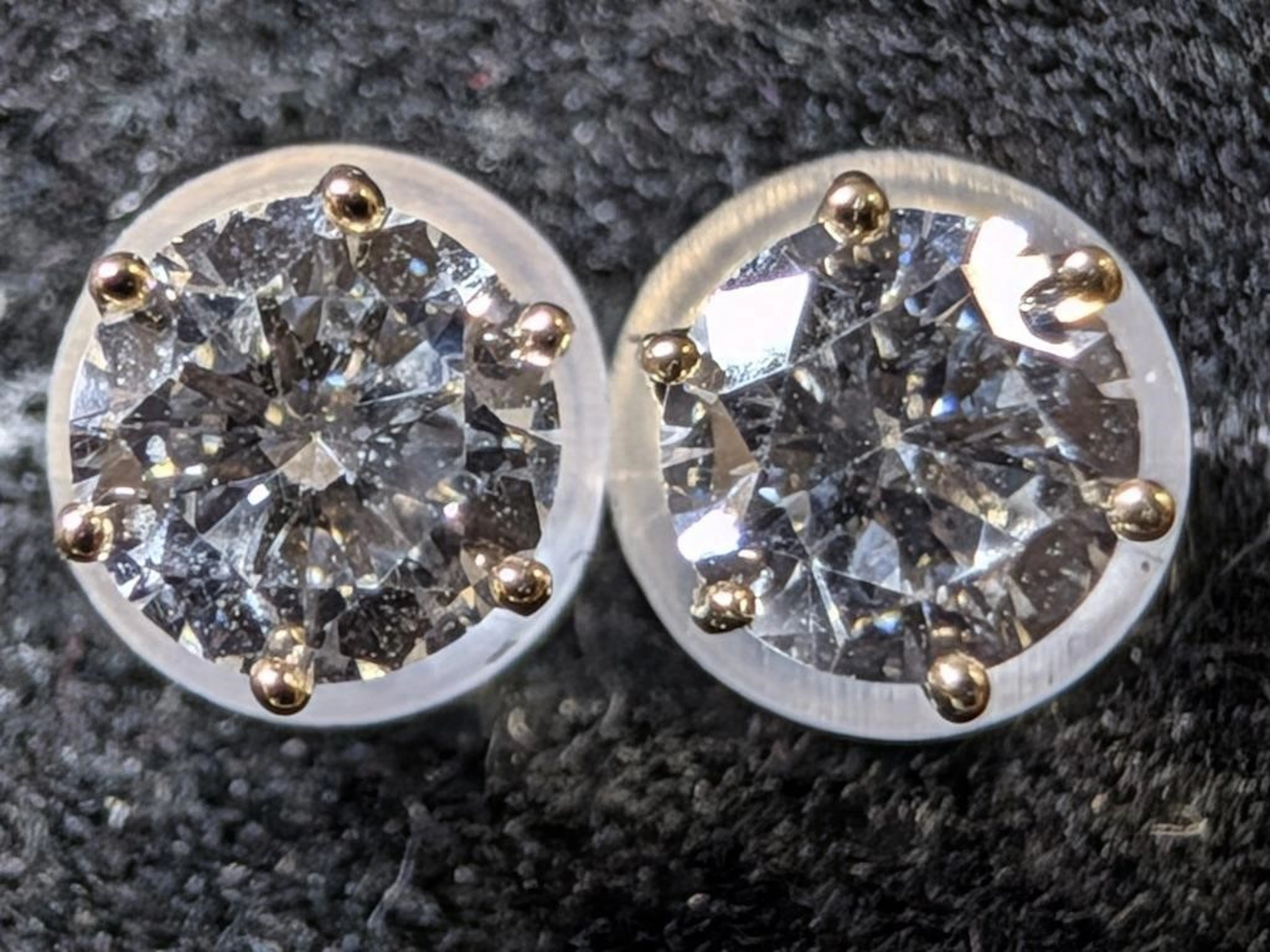 $600, 14ktLab Diamond (0.54ct)Earring, appraised/r