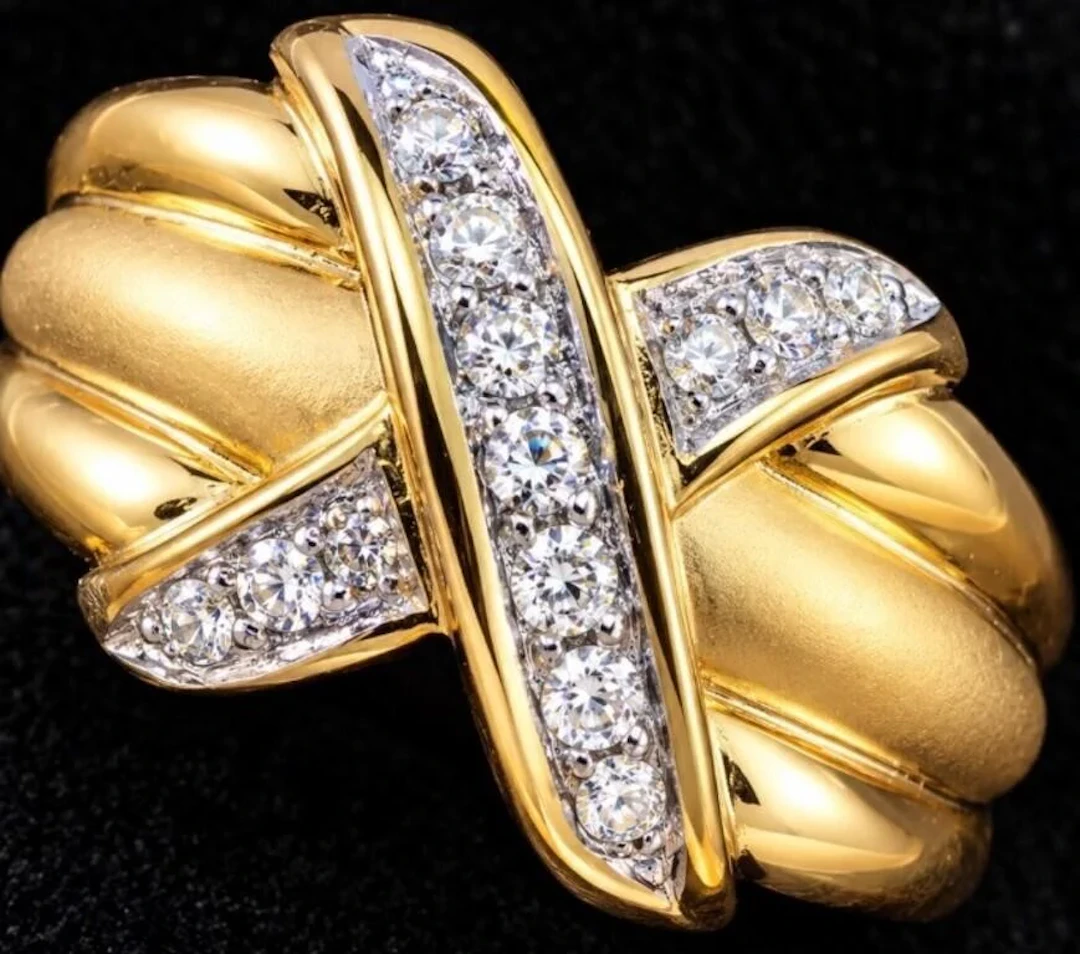 $3400, 14k(3.9g), diamond (0.05ct)ring, size 7, re