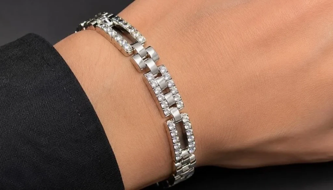 $5500, 10k(10.25g), natural diamond (0.6ct) brace