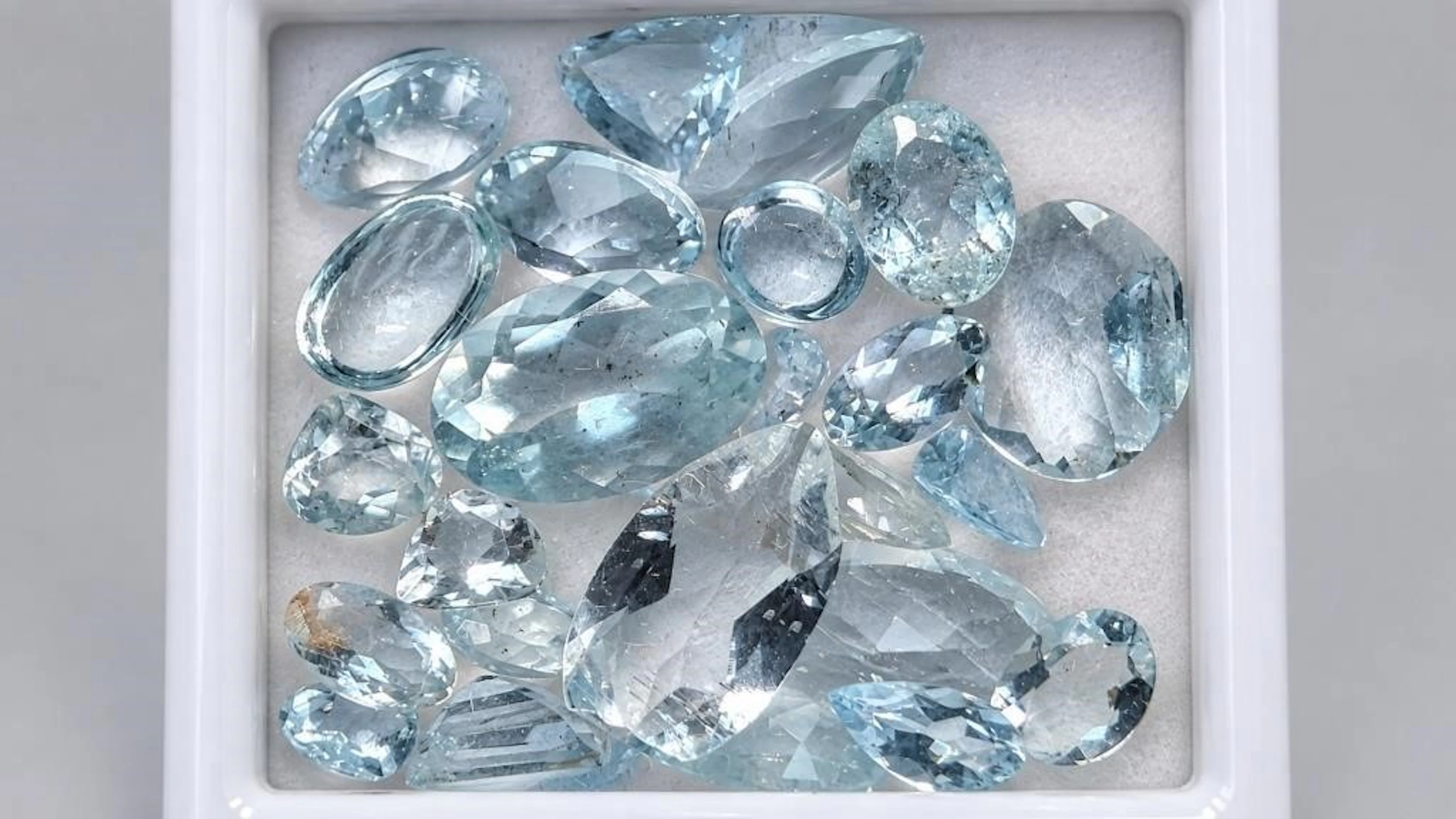 $400, Genuine aquamarine (10ct)gemstone, retail va