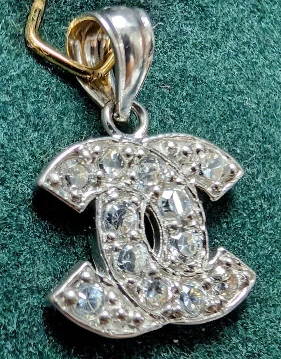 $560, 10k(0.82g), cz pendant, retail value $560