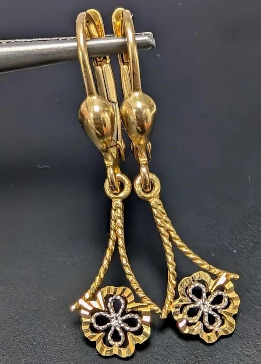$1000, 10k(1.46g), 2 tone lever back earring, reta