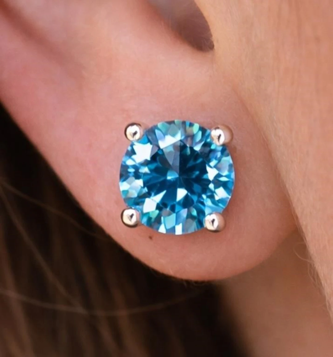 $800, 14k blue lab diamond (0.4ct) earring, retai