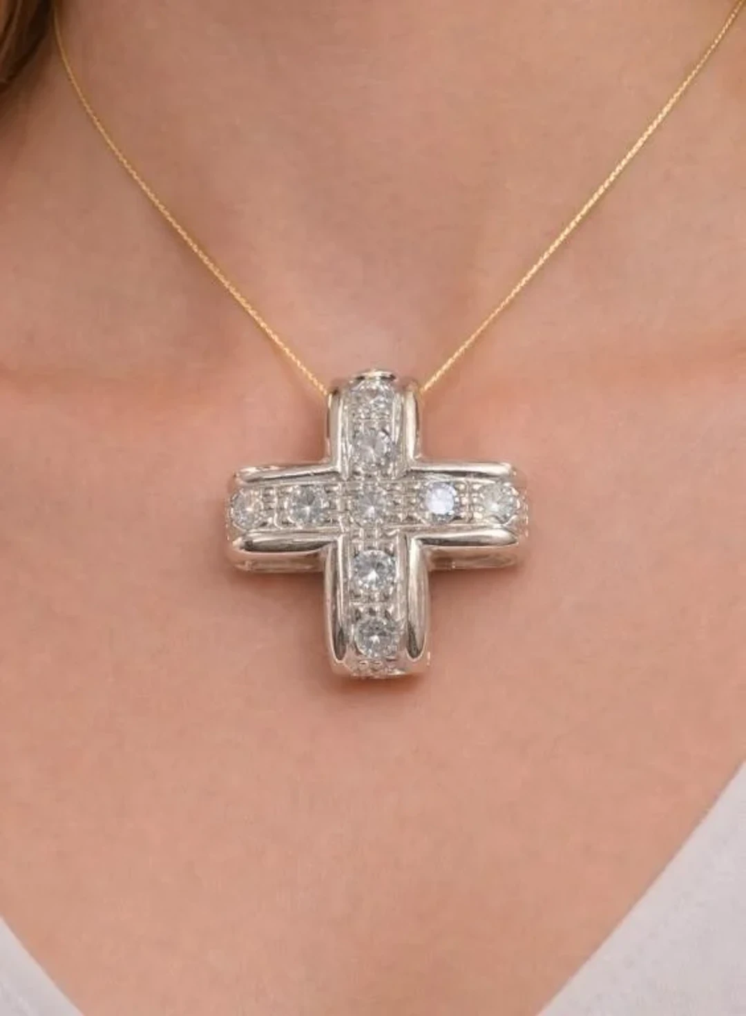 $1600, 14k(2.5g), CZ Pendant,MSRP $1600