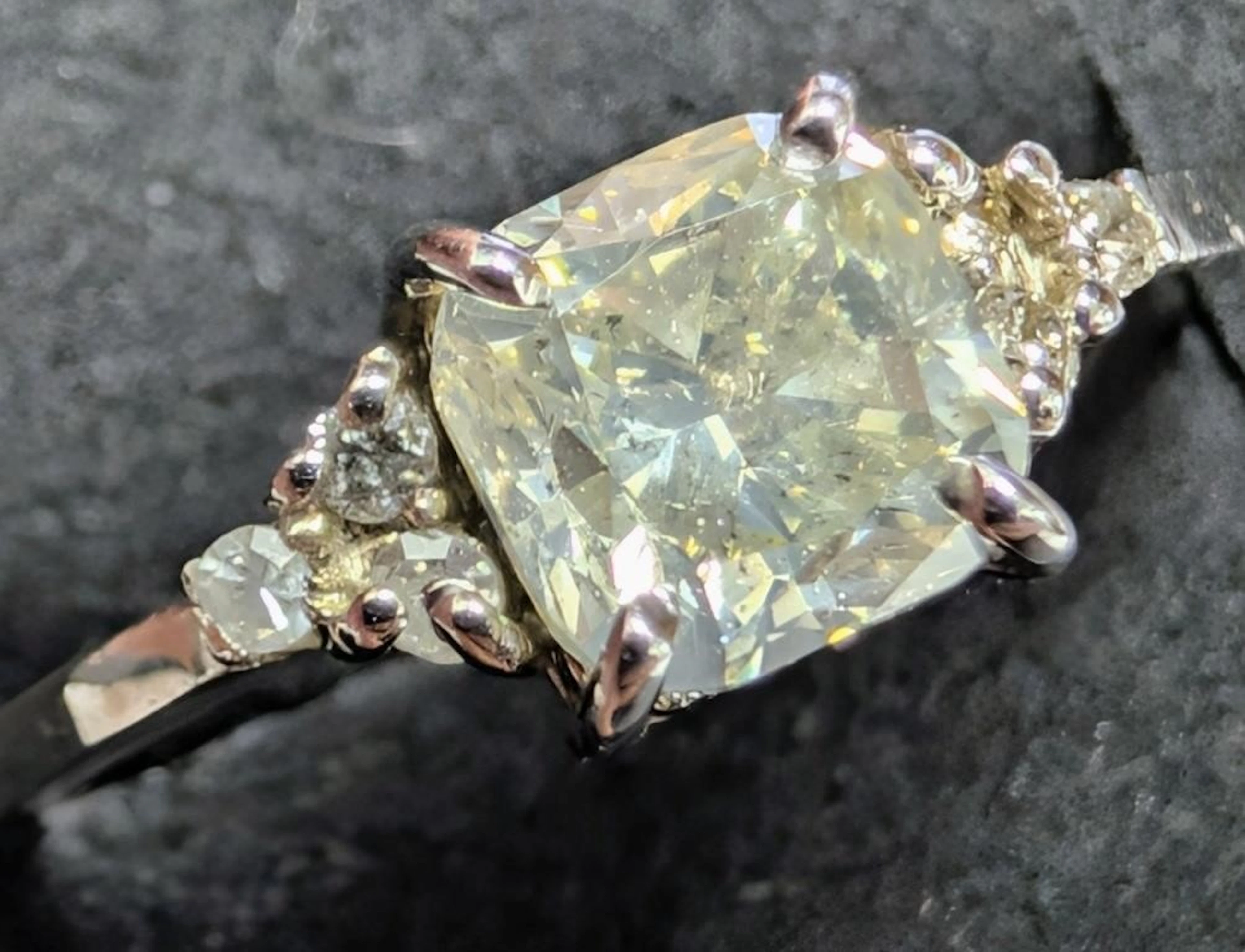 $8150, 14k(1.82g), natural color diamond (1.05+0