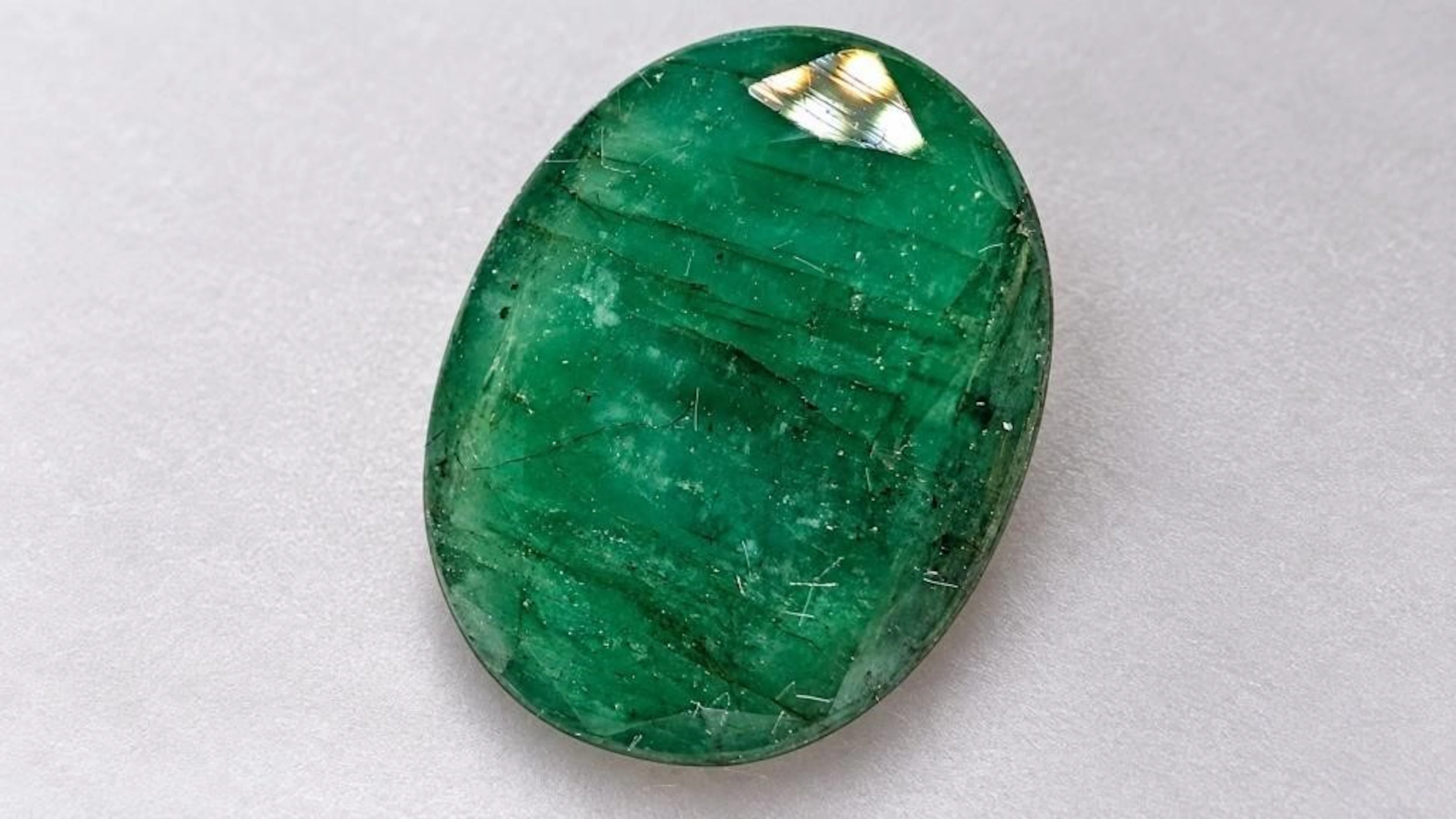$400, Genuine emerald (8.5ct)gemstone, retail valu