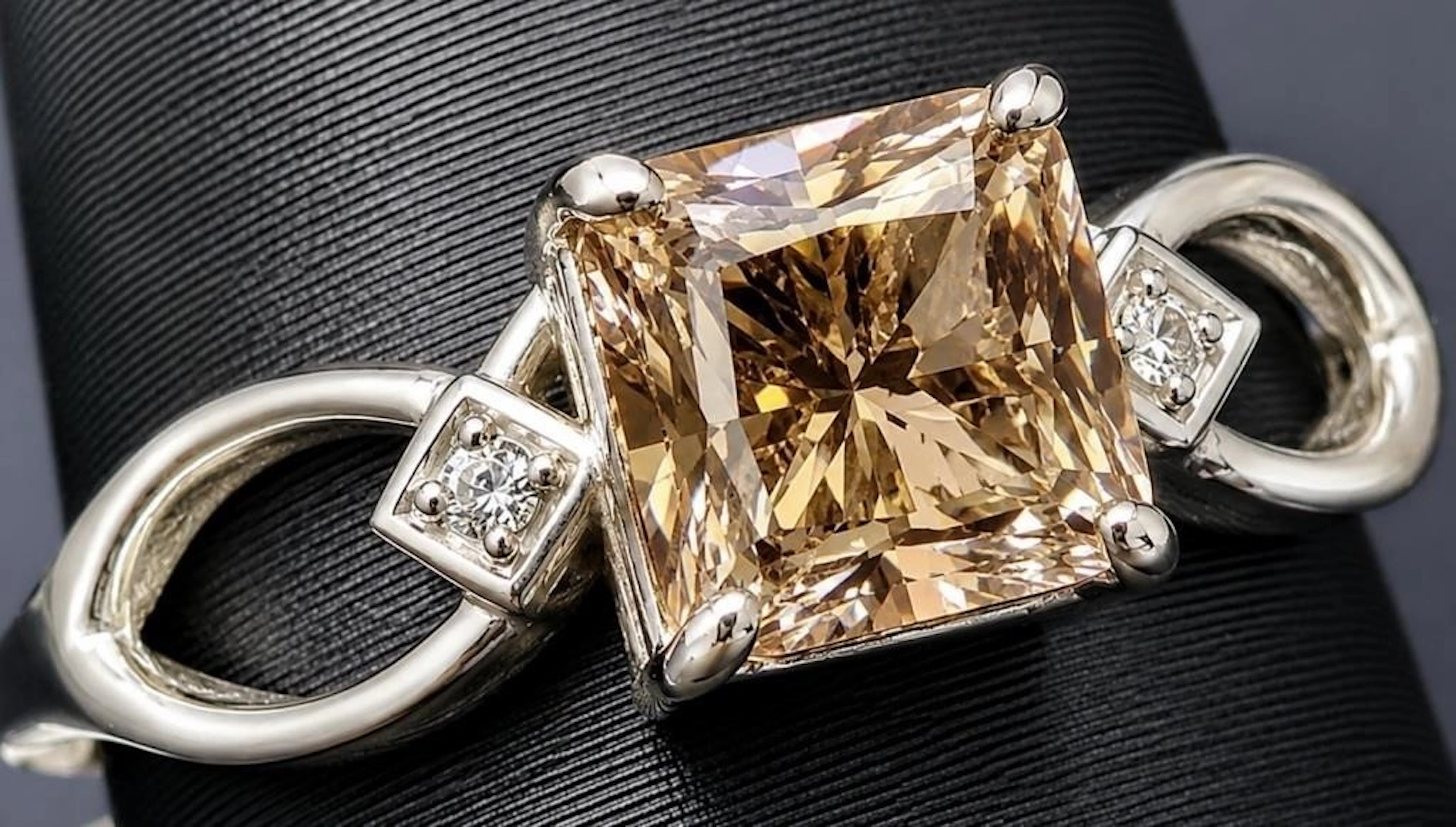$12000, 14k(2.3g), natural color diamond (1.75+0.