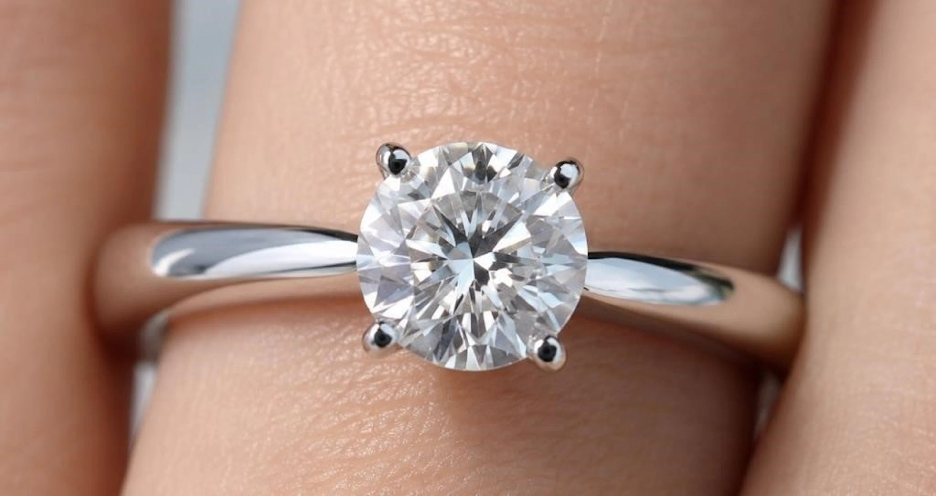 $7500, 14k(2.3g), natural diamond (1.01ct)ring, si