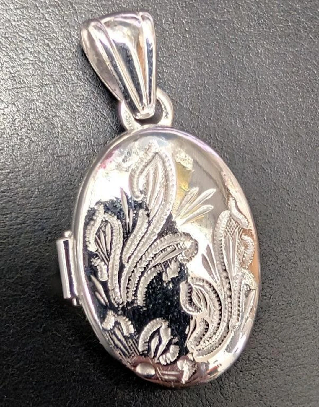 $3000, 10k(3.42g), locket pendant, retail value $