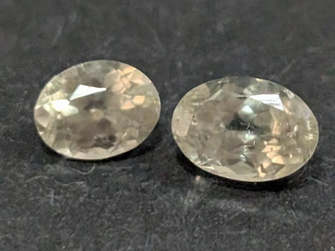 $250, Amazing color changing zultanite (app 1ct)