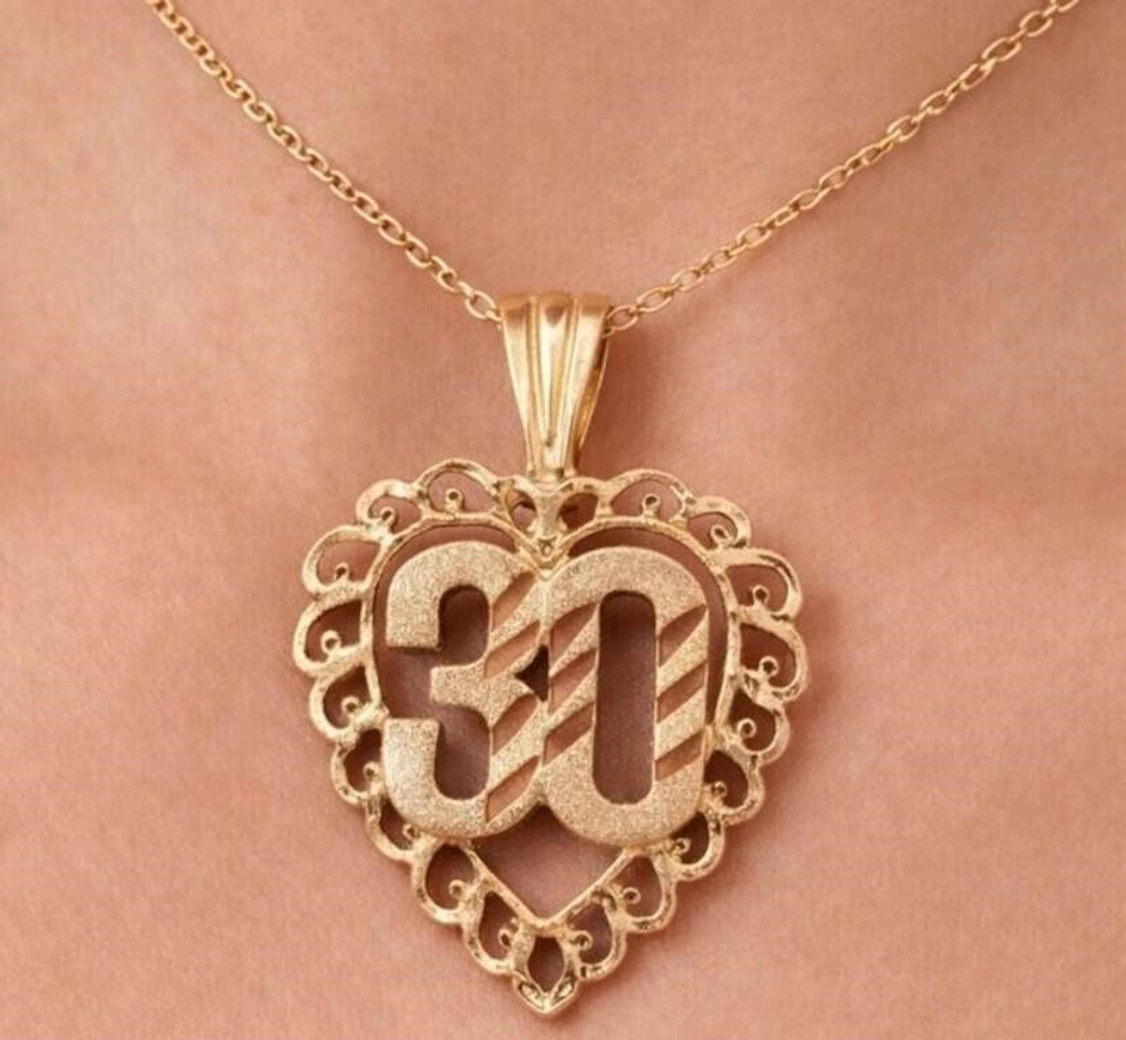 $900, 10K(0.94g), Pendant, appraised/retail value