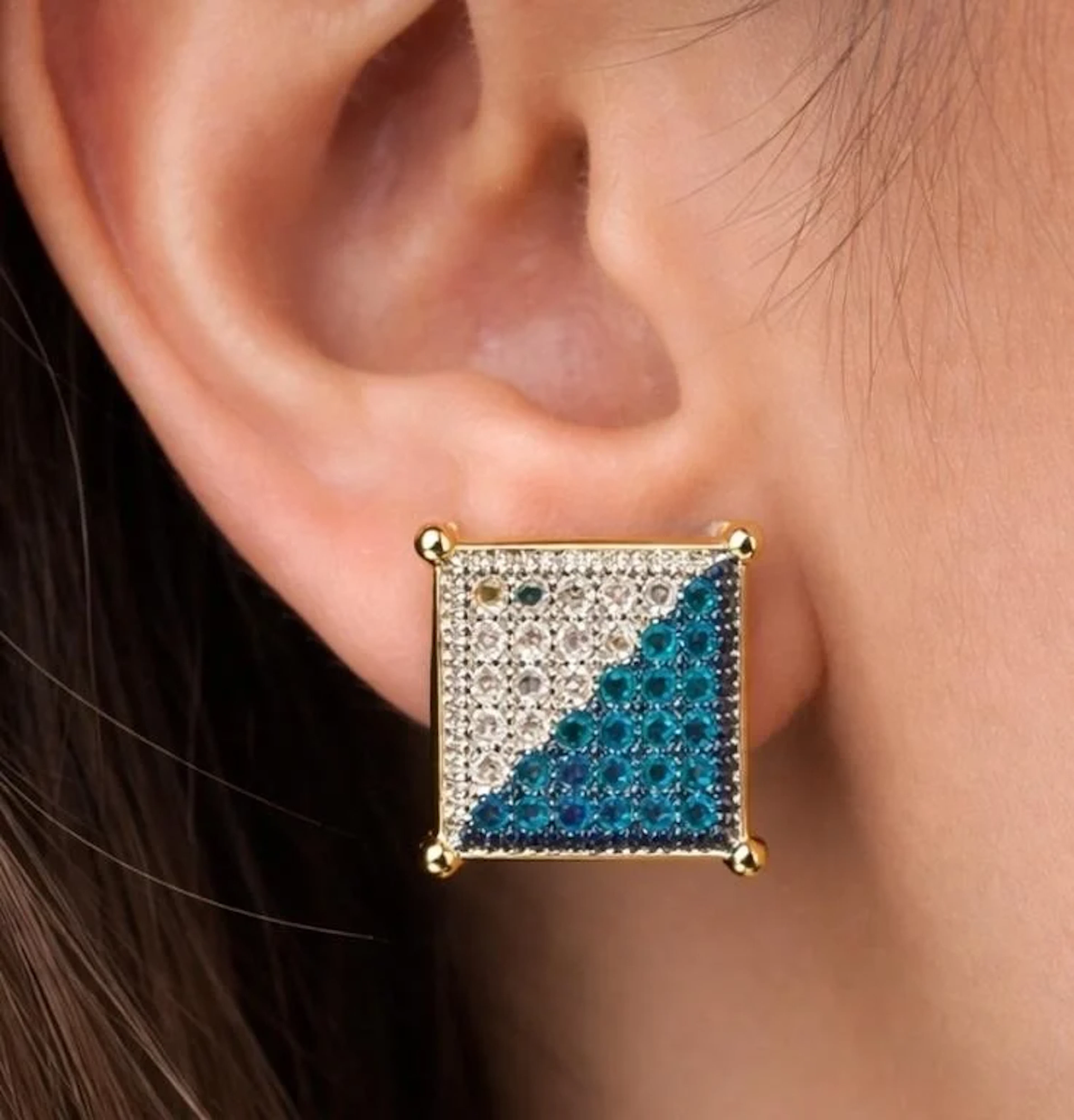 $1800, 10k(1.77g), natural diamond (0.4ct) earrin