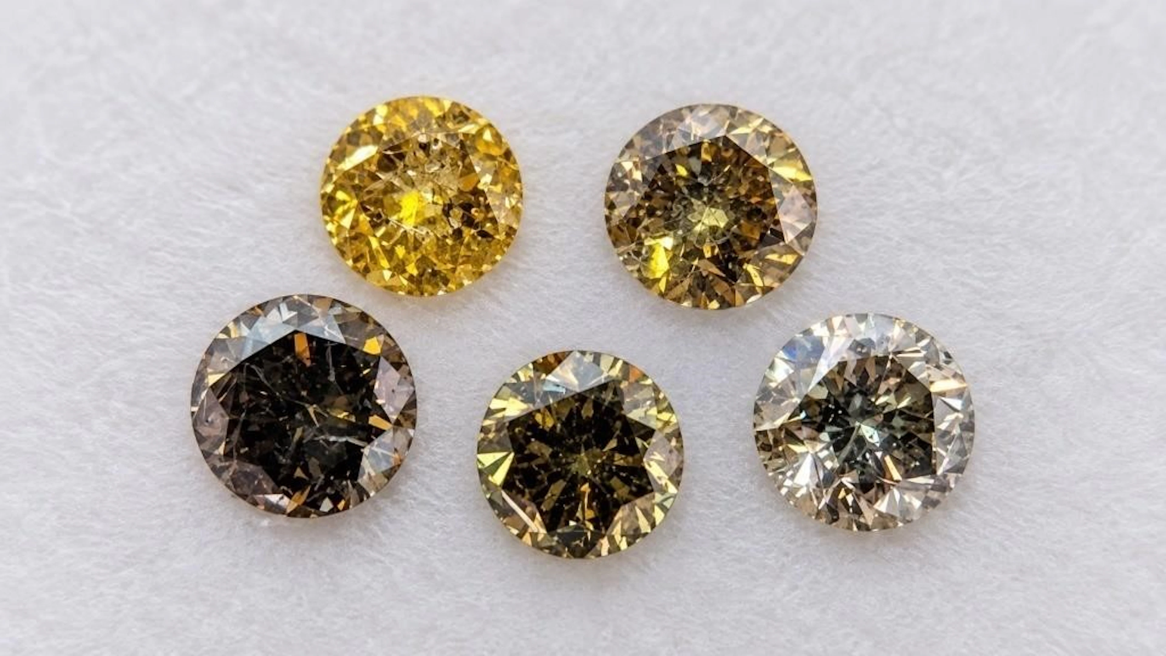 $2400, fancy color diamonds (0.6ct)gemstone, retai