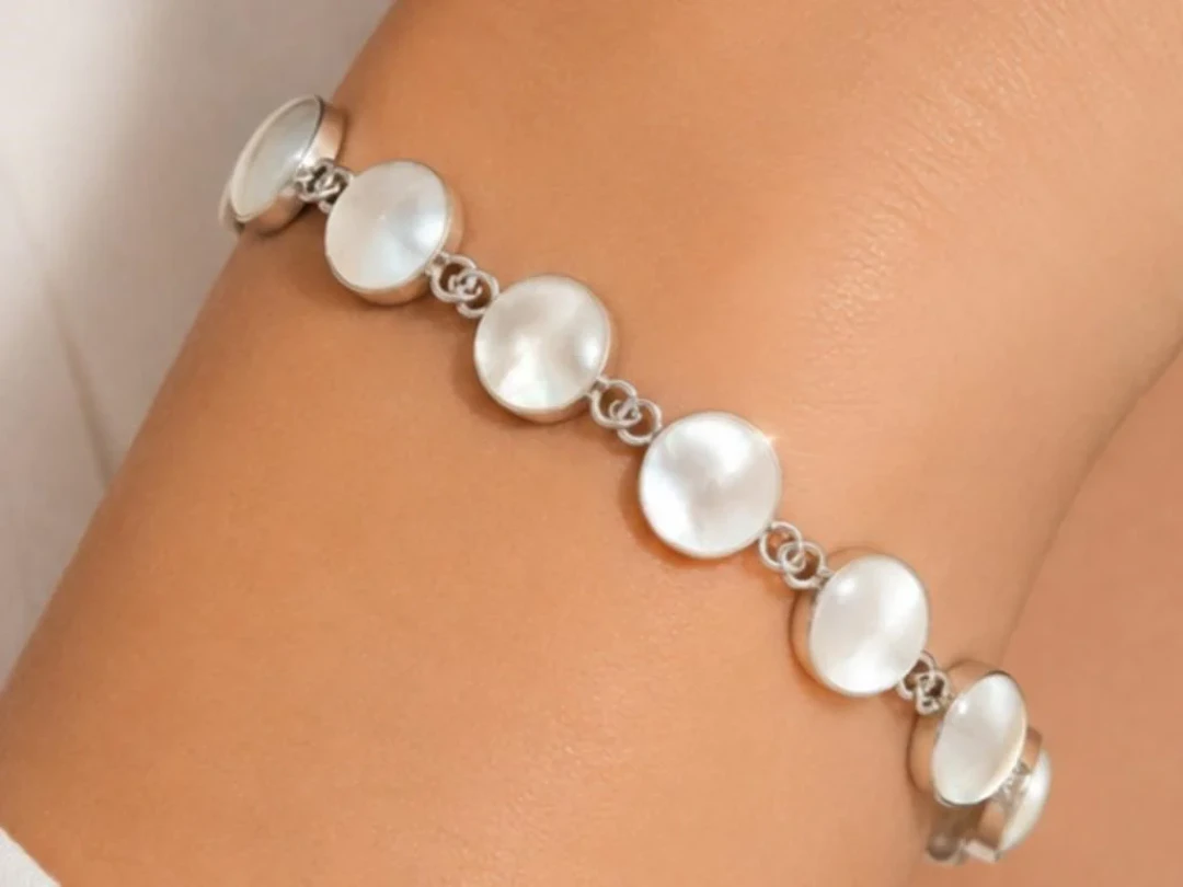$360, Silver(14.4g), Mother of PearlBracelet,8"