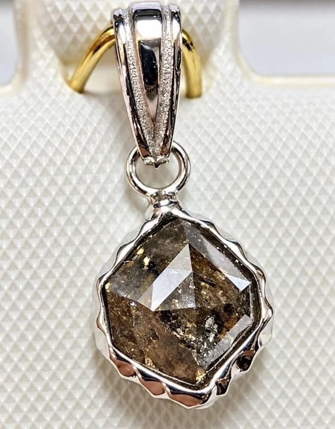 $2300, 14K(0.66g), NATURAL COLRO DIAMOND (1.3ct)PE