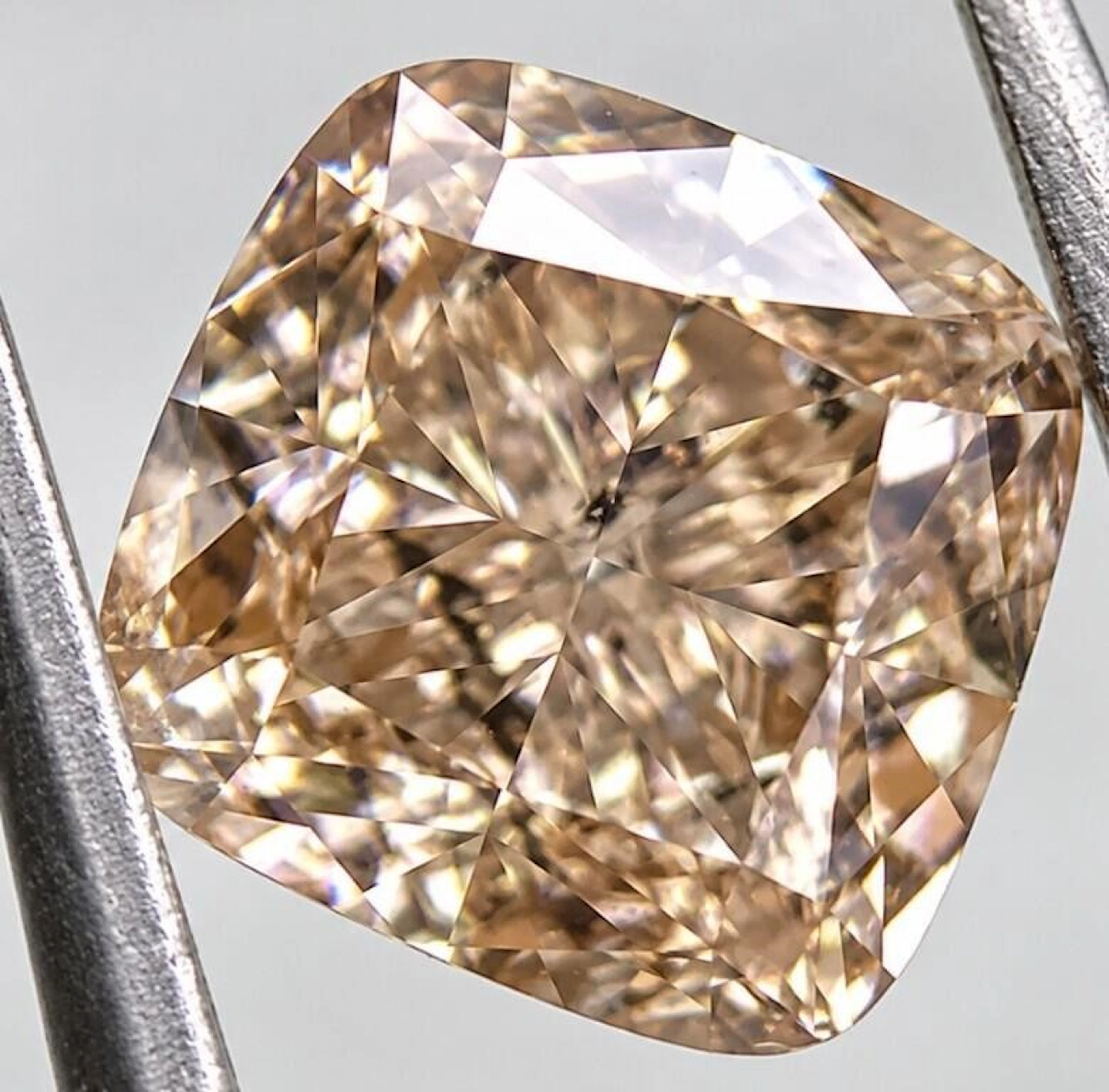 GIA Certified, natural diamond 0.65ct.Cushi