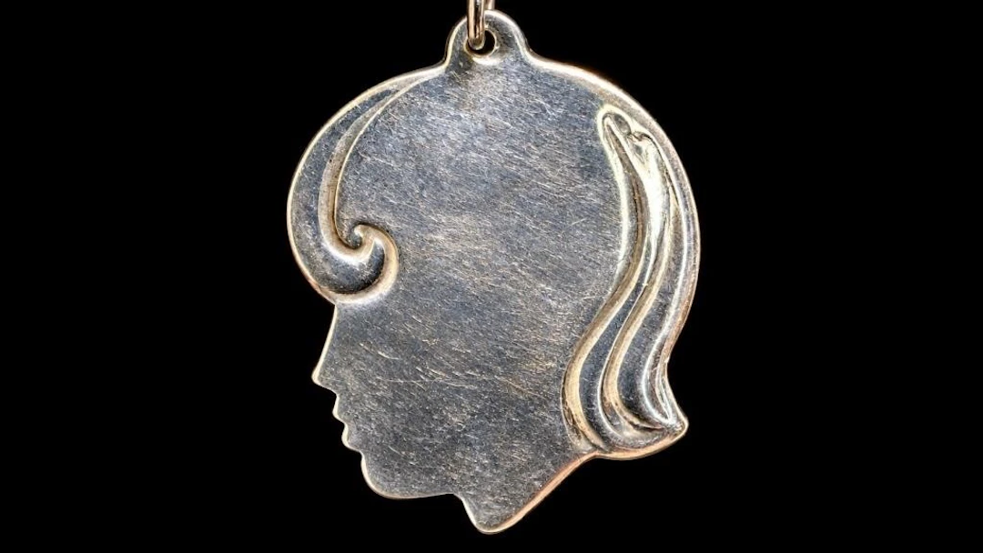 $80, silver(2.6g), pendant, retail value $80