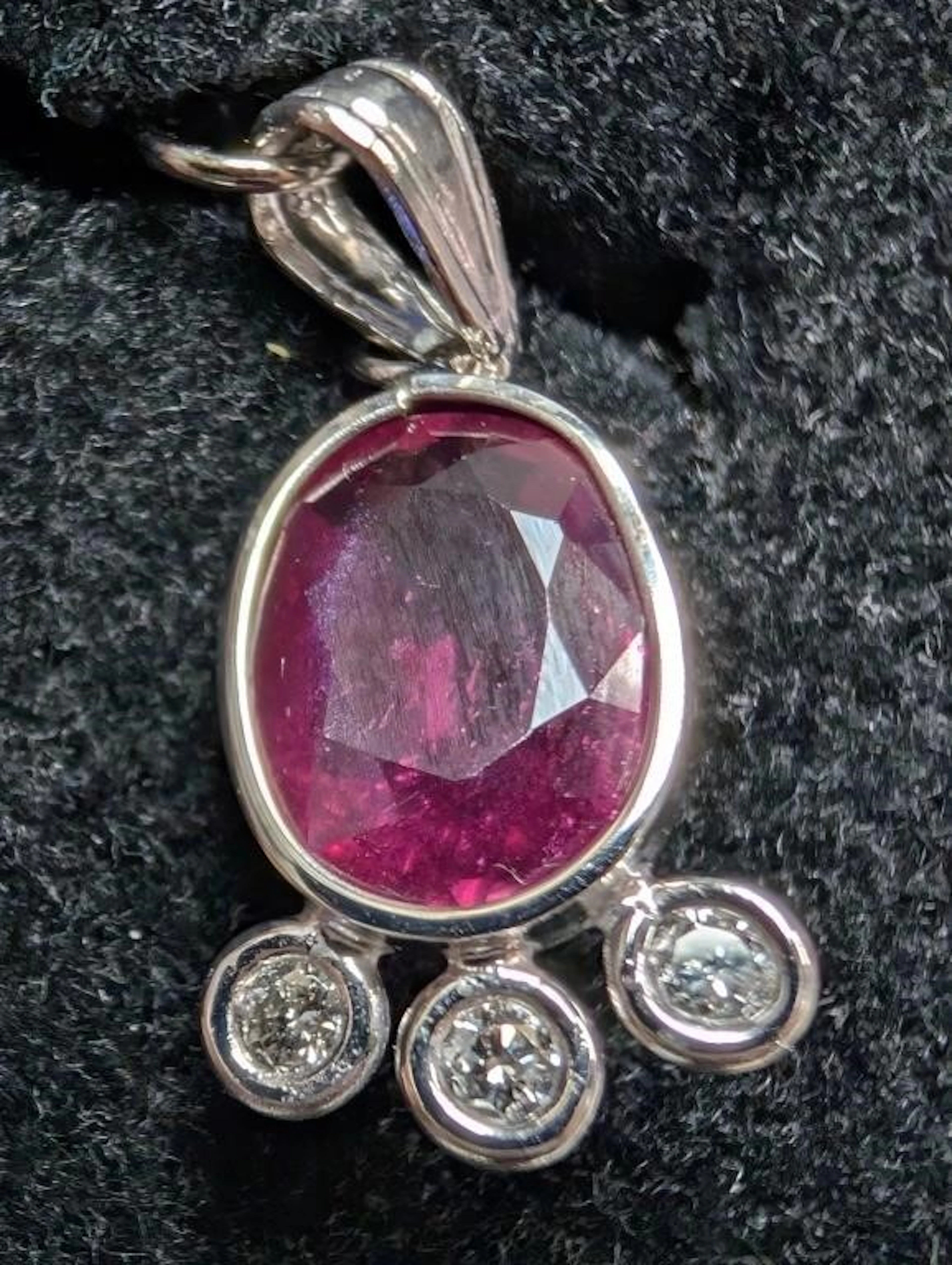 $1600, 14Kt(1.18g), Ruby (3ct)Pendant, retail valu