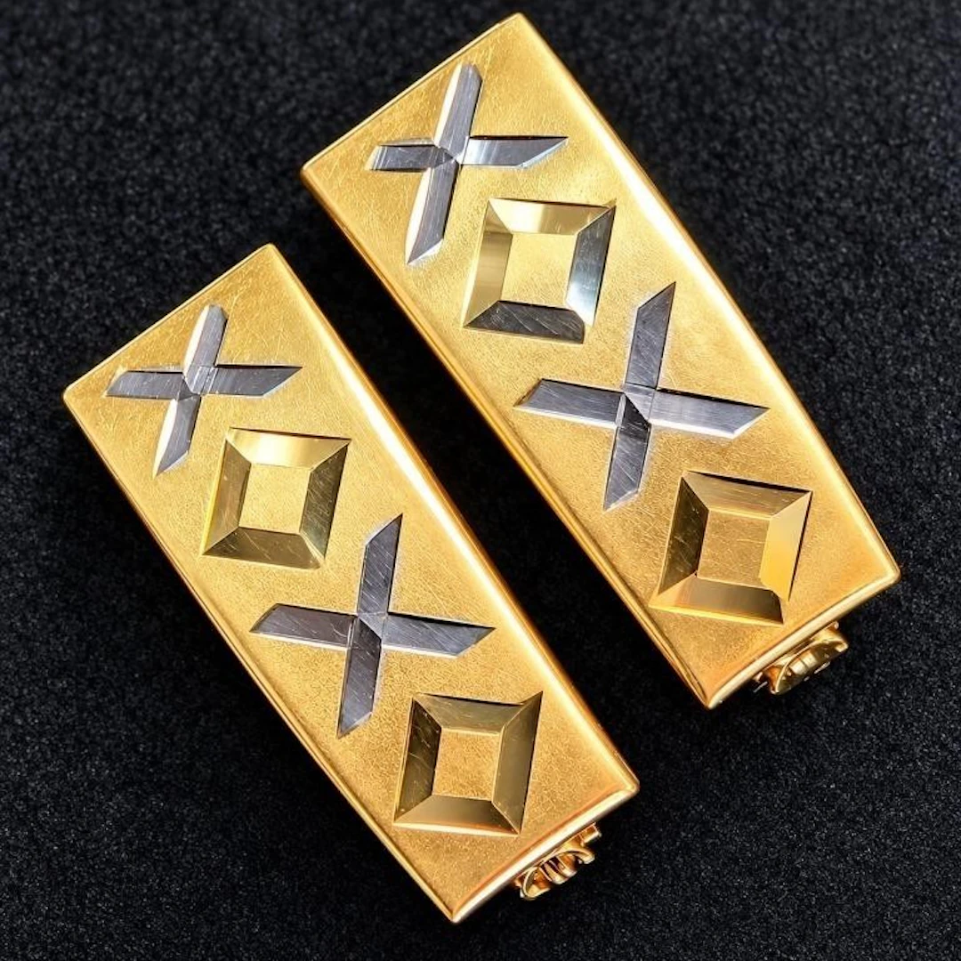 $900, 10k(1.28g), earring, retail value $900