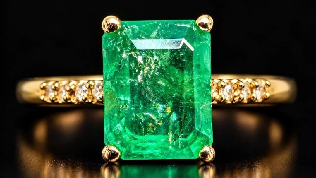 $2600, 10k(1.5g), emerald (0.92ct), lab diamond (0