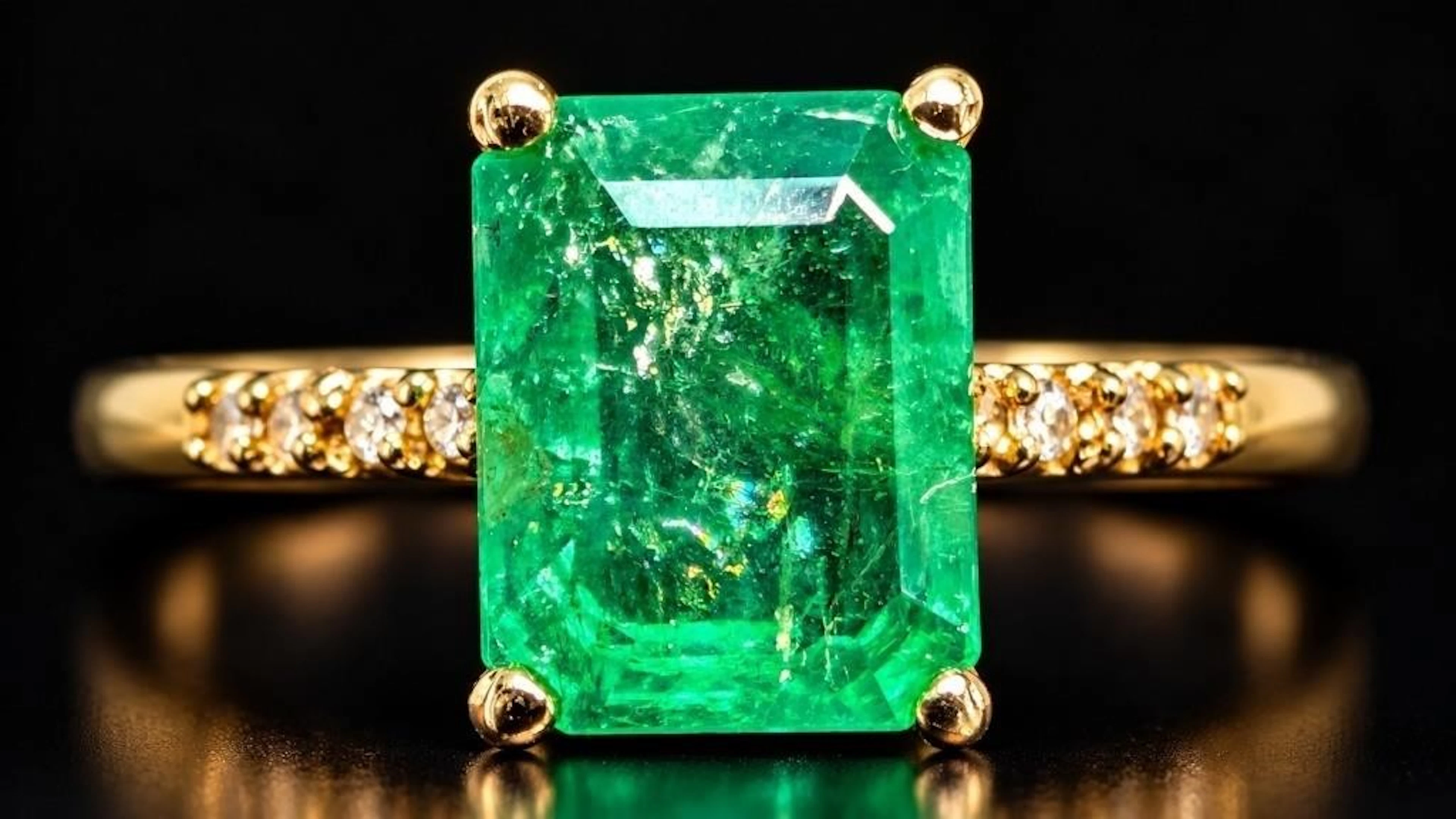 $2600, 10k(1.5g), emerald (0.92ct), lab diamond (0