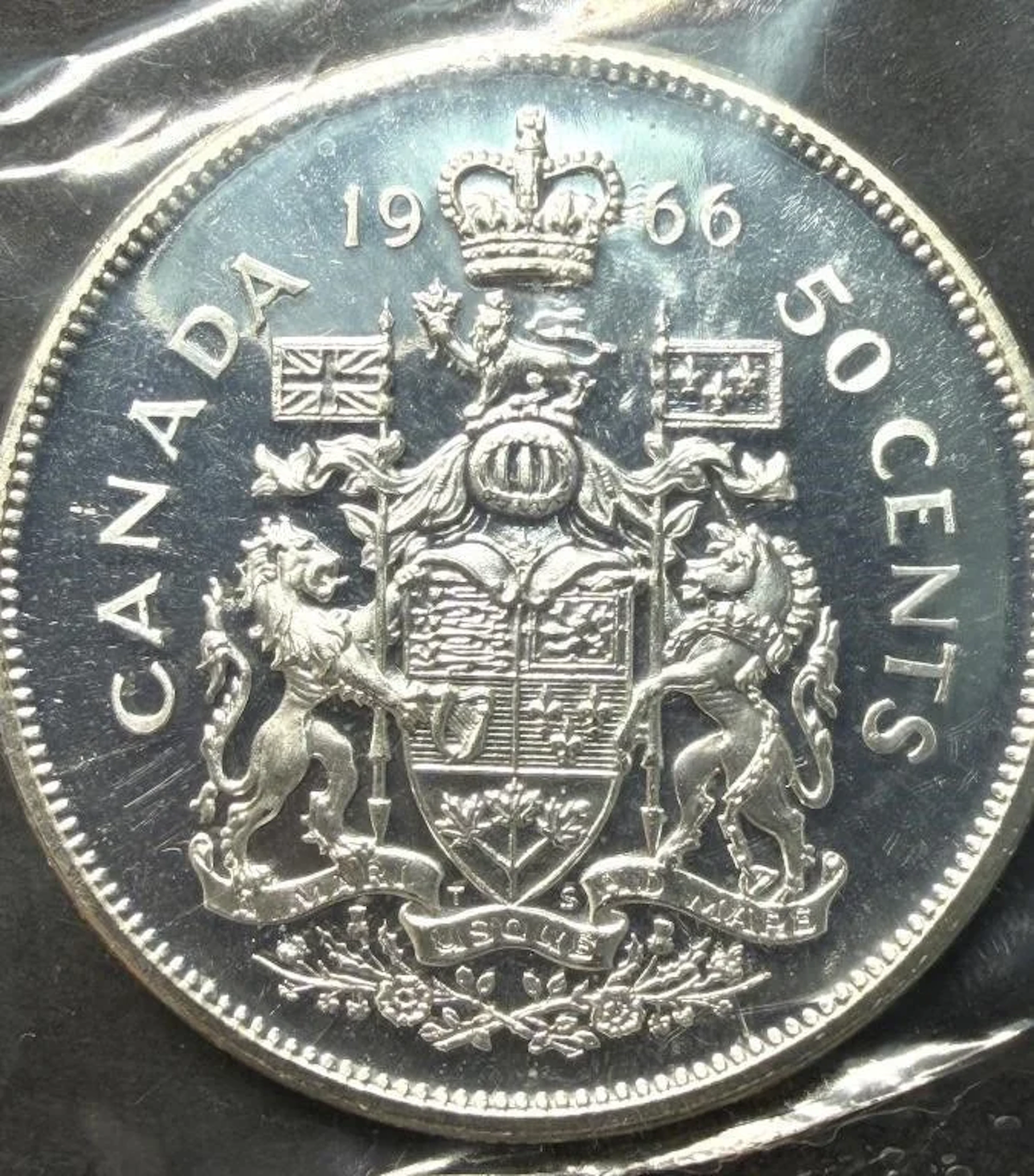 ., SILVER(11.81g)50CENT MINT CONDITION COIN, retai