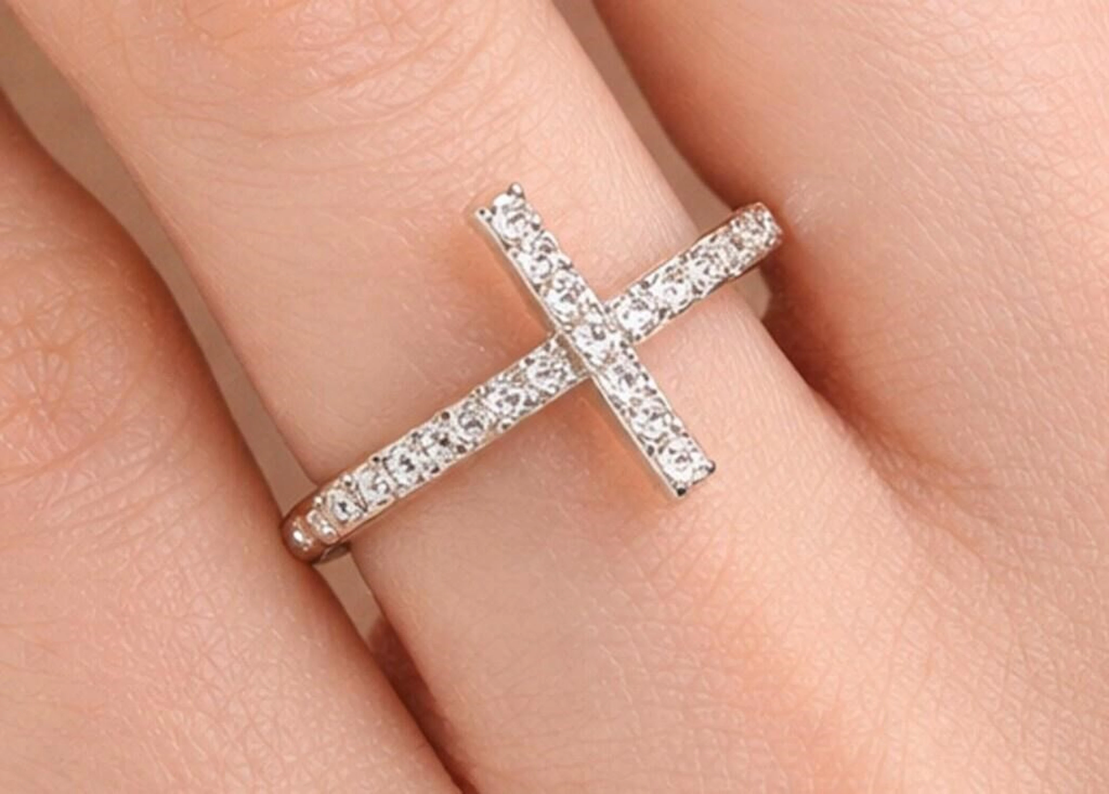 $1150, 14K(1.2g), NATURAL DIAMOND (0.05ct)RING, si