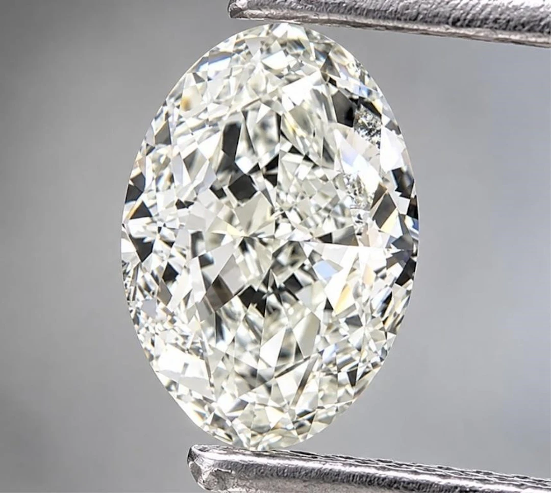 GIA Certified, natural diamond 1ct.OVAL MOD