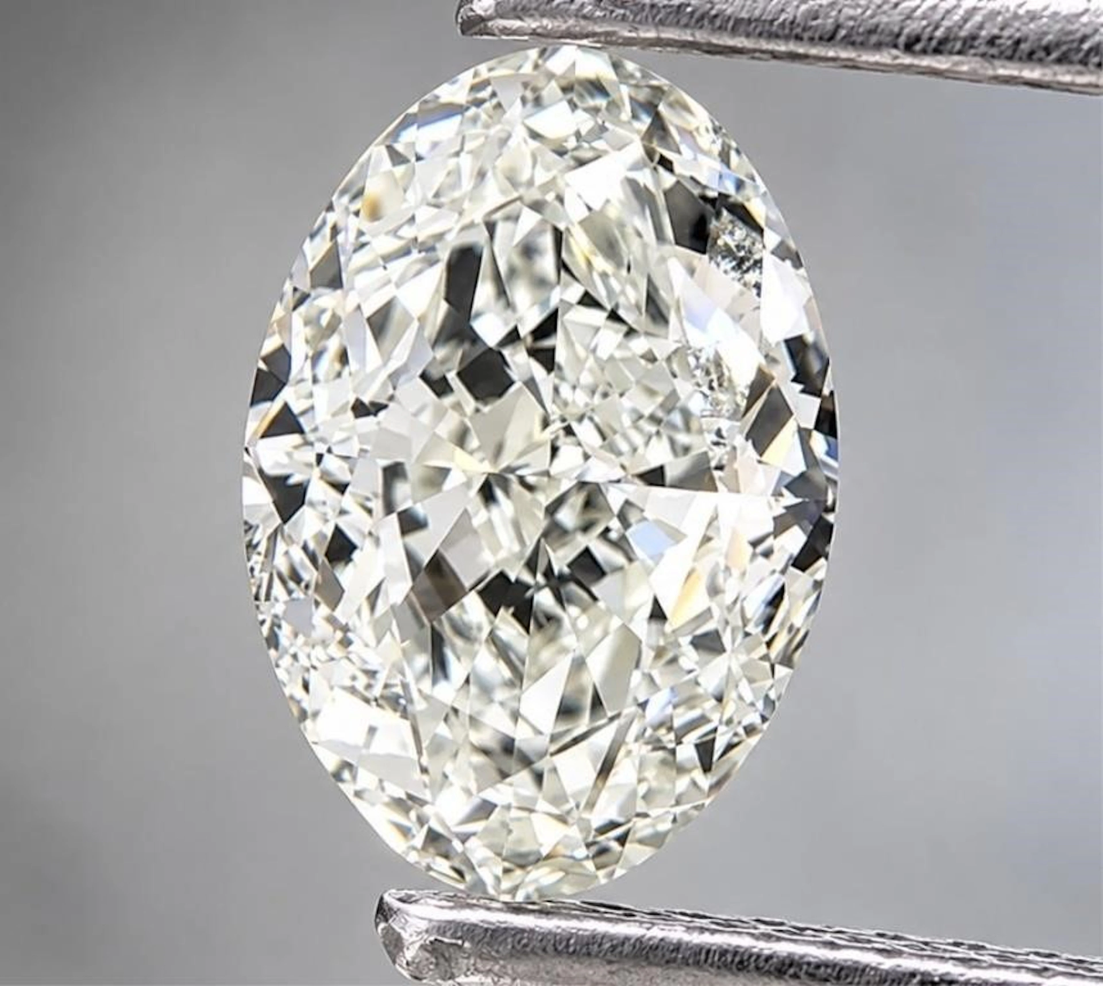 GIA Certified, natural diamond 1ct.OVAL MOD