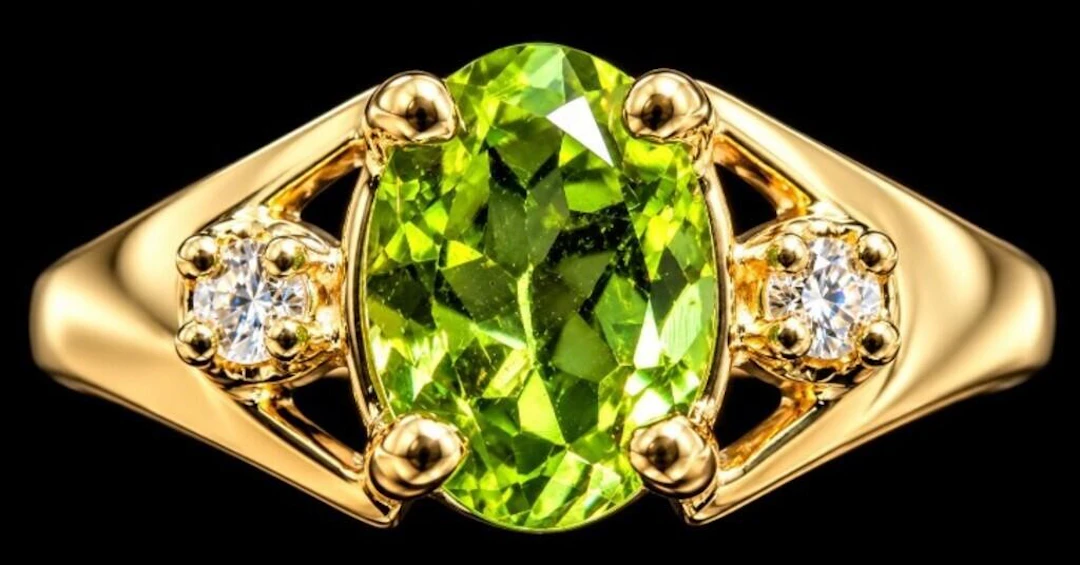 $1600, 10k(1.3g), peridot (0.5ct), diamond (0.02ct