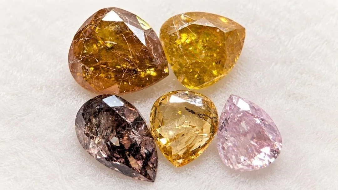 $2600, Natural fancy color diamonds (1.3ct)gemston